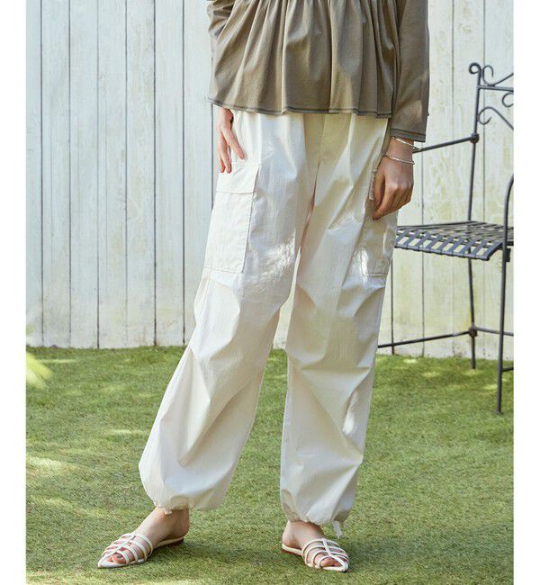 23区「【SLOW/好評につき新色追加】ミリタリーストレッチタフタ  カーゴパンツ」|カーゴ|アイボリー系