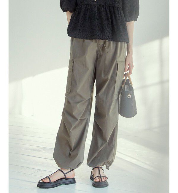 23区「【SLOW/好評につき新色追加】ミリタリーストレッチタフタ  カーゴパンツ」|カーゴ|カーキ系