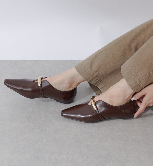  「【洗練された雰囲気に】ゴールドモチーフフラットシューズ」|その他|