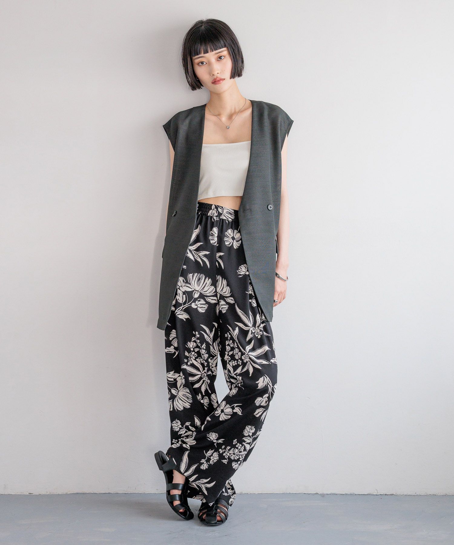 LOWRYS FARM「タックワイドイージーパンツ」|チノ|