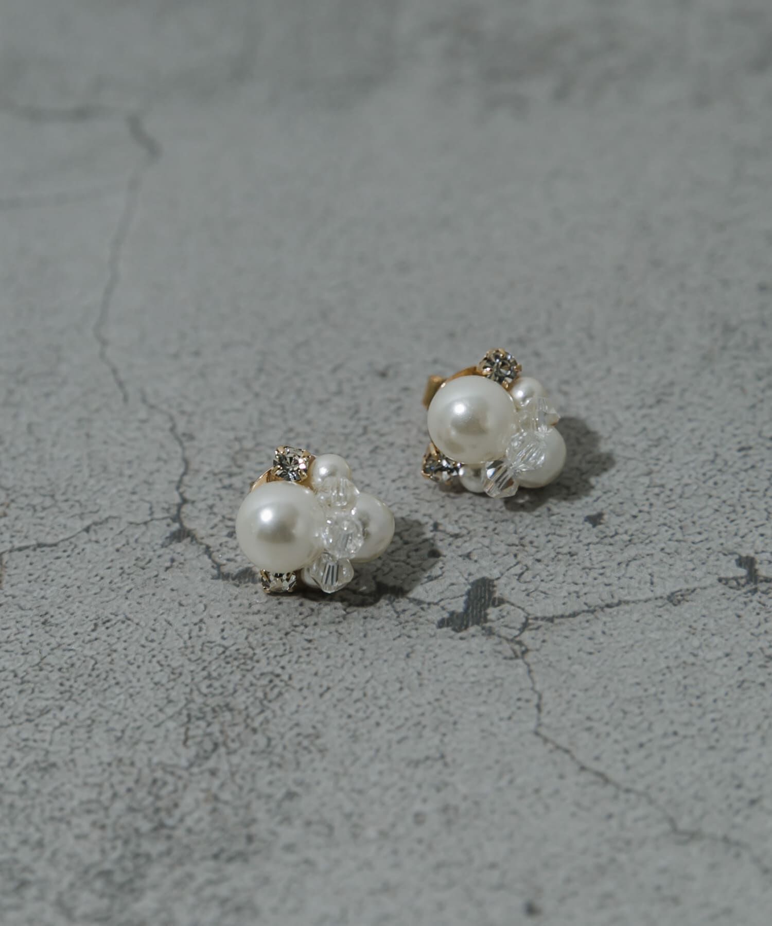 SMELLY「ミックスミニパールピアス」|ピアス|ホワイト