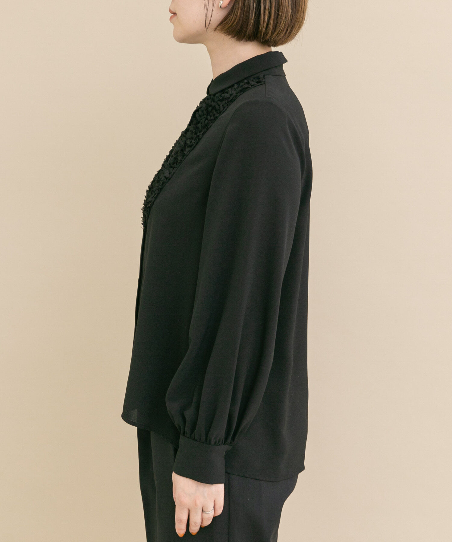 URBAN RESEARCH ROSSO「『WEB/一部店舗限定』フロントレース切替ブラウス」|シャツ・ブラウス|