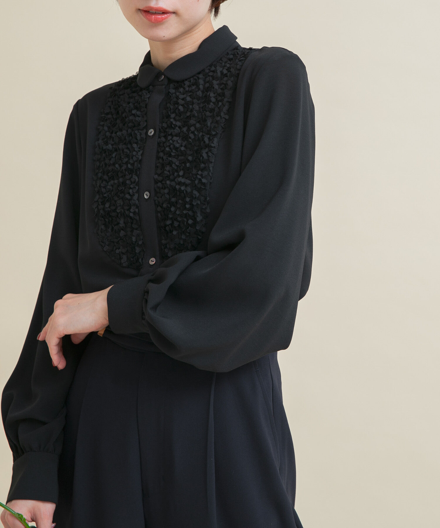 URBAN RESEARCH ROSSO「『WEB/一部店舗限定』フロントレース切替ブラウス」|シャツ・ブラウス|