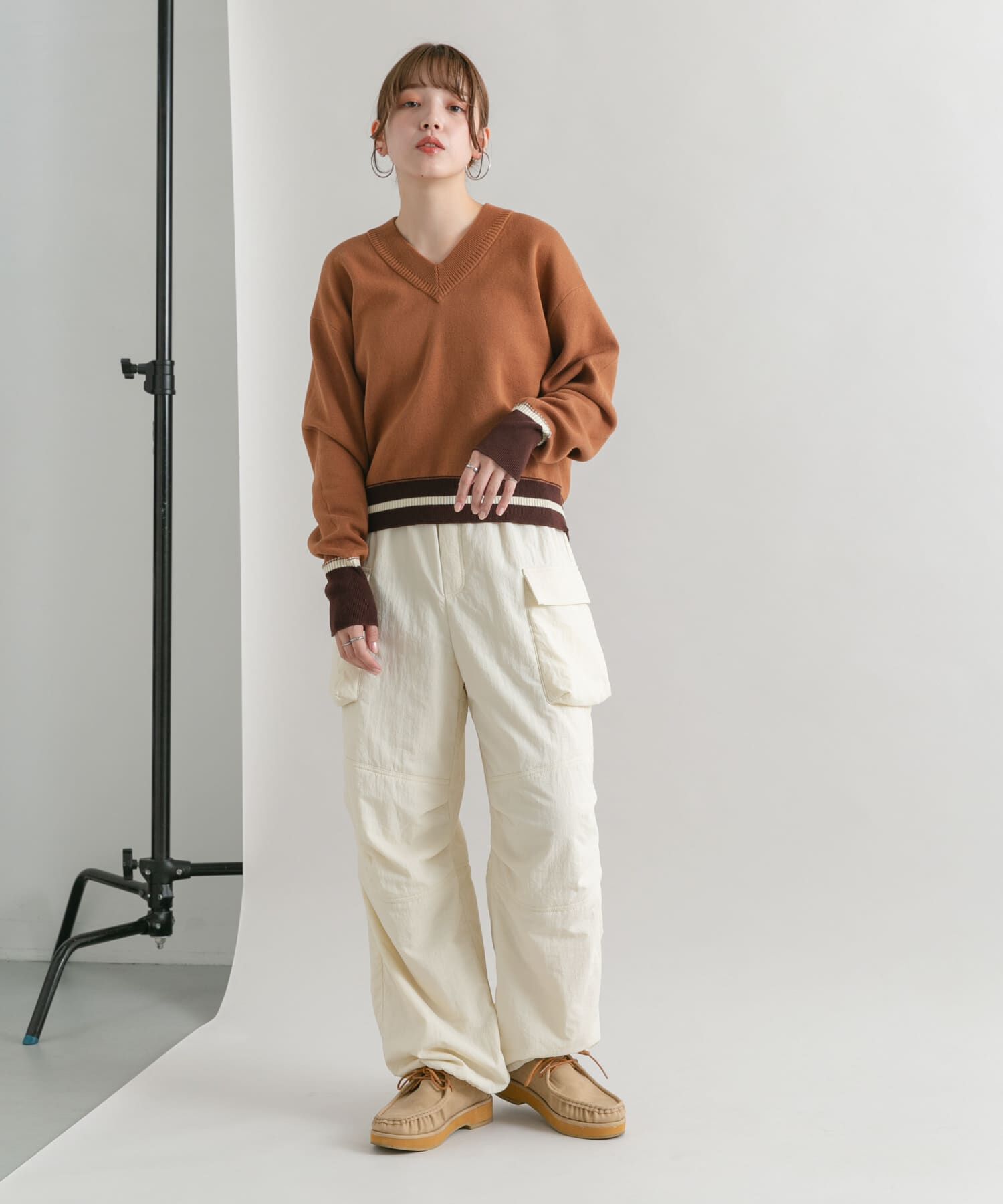  「『2サイズ展開』リバーシブルVネックニット」|ニット・セーター|