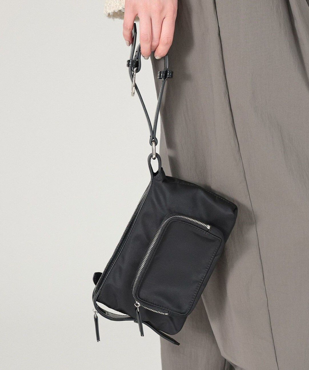  「【LE VERNIS】Combi multi pouch」|ハンドバッグ|ブラック