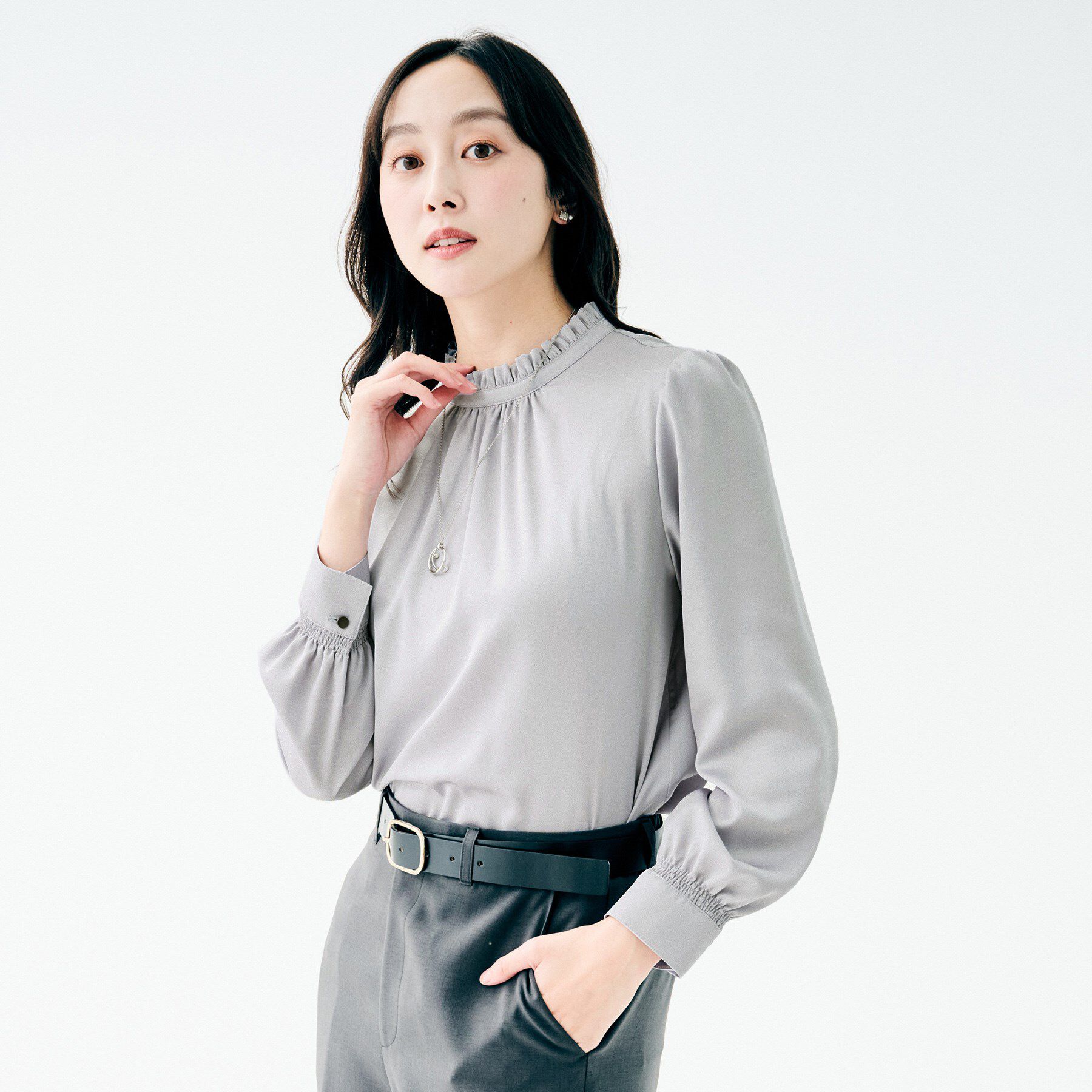 UNTITLED「ハイネックフリル ブラウス」|シャツ・ブラウス|