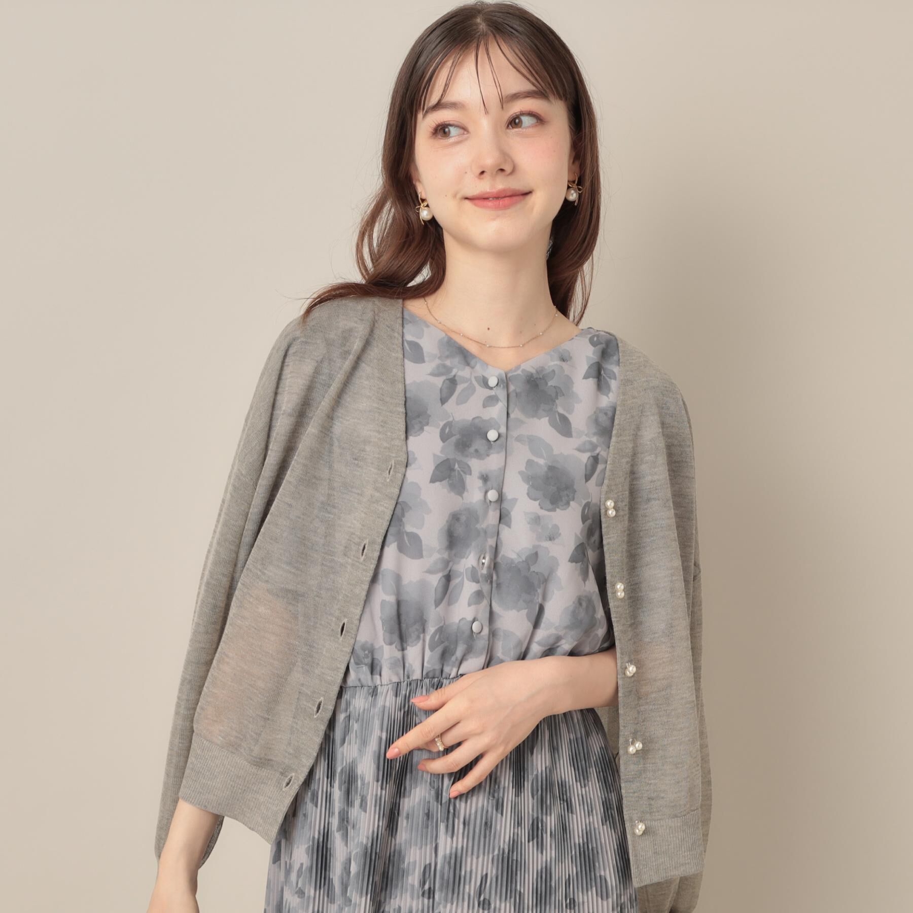 Couture broach「【秋カラー・オシャレな透け感】ダブルパール調シアーカーディガン」|カーディガン|グレー(012)