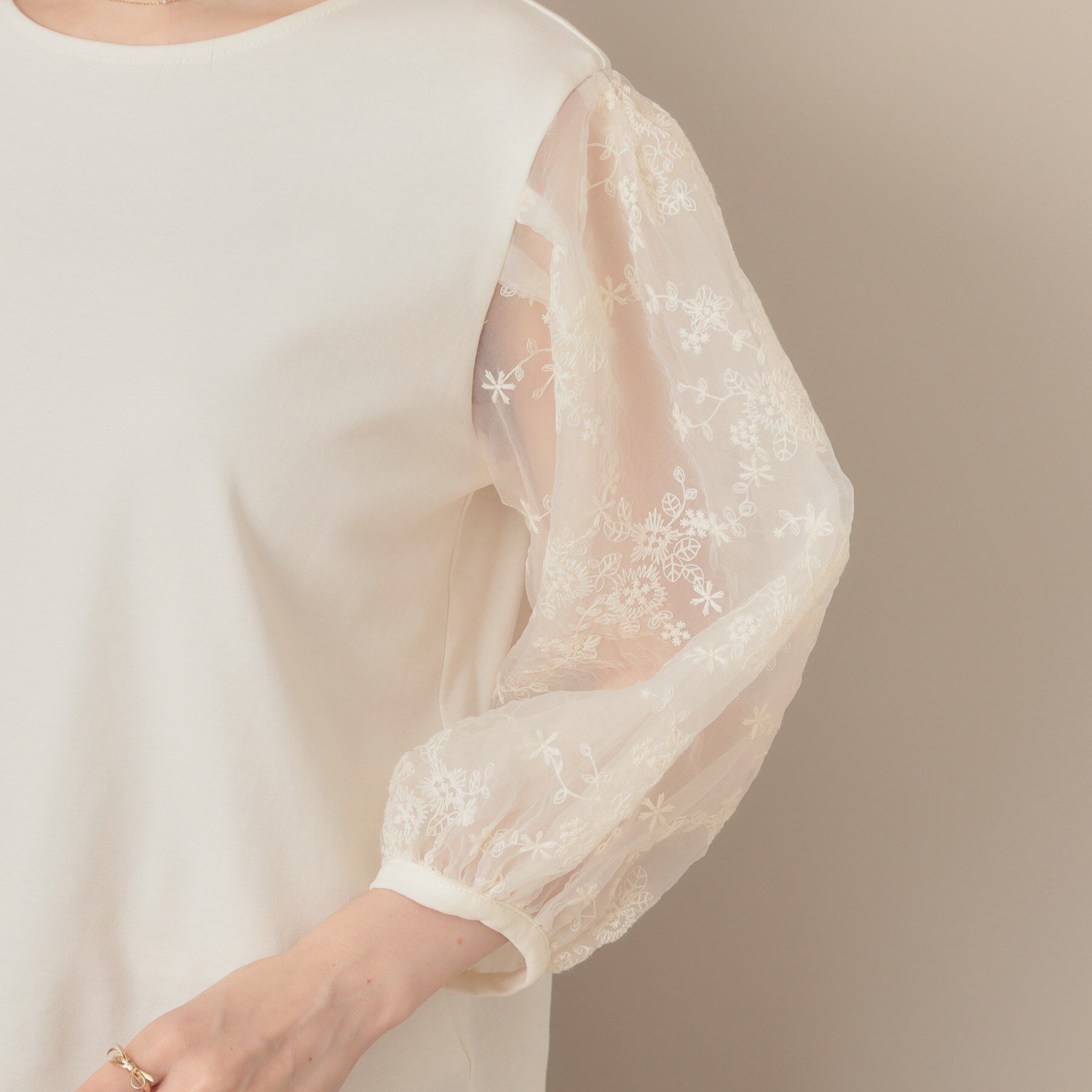 Couture broach「【接触冷感・UVカット・マシンウォッシャブル】袖レースドッキングカットソー」|Tシャツ・カットソー|