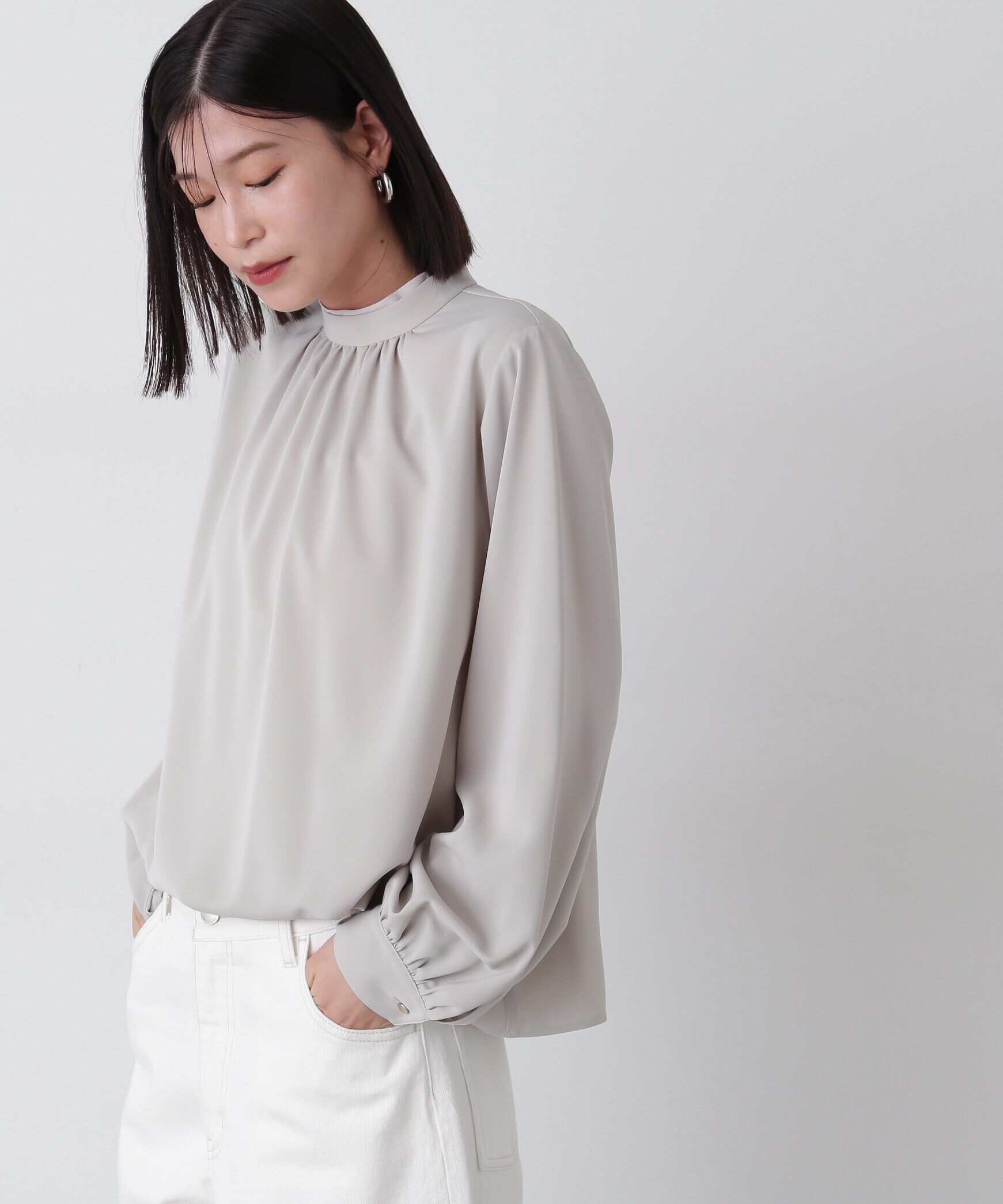  「シアーレイヤードネックブラウス」|シャツ・ブラウス|グレージュ