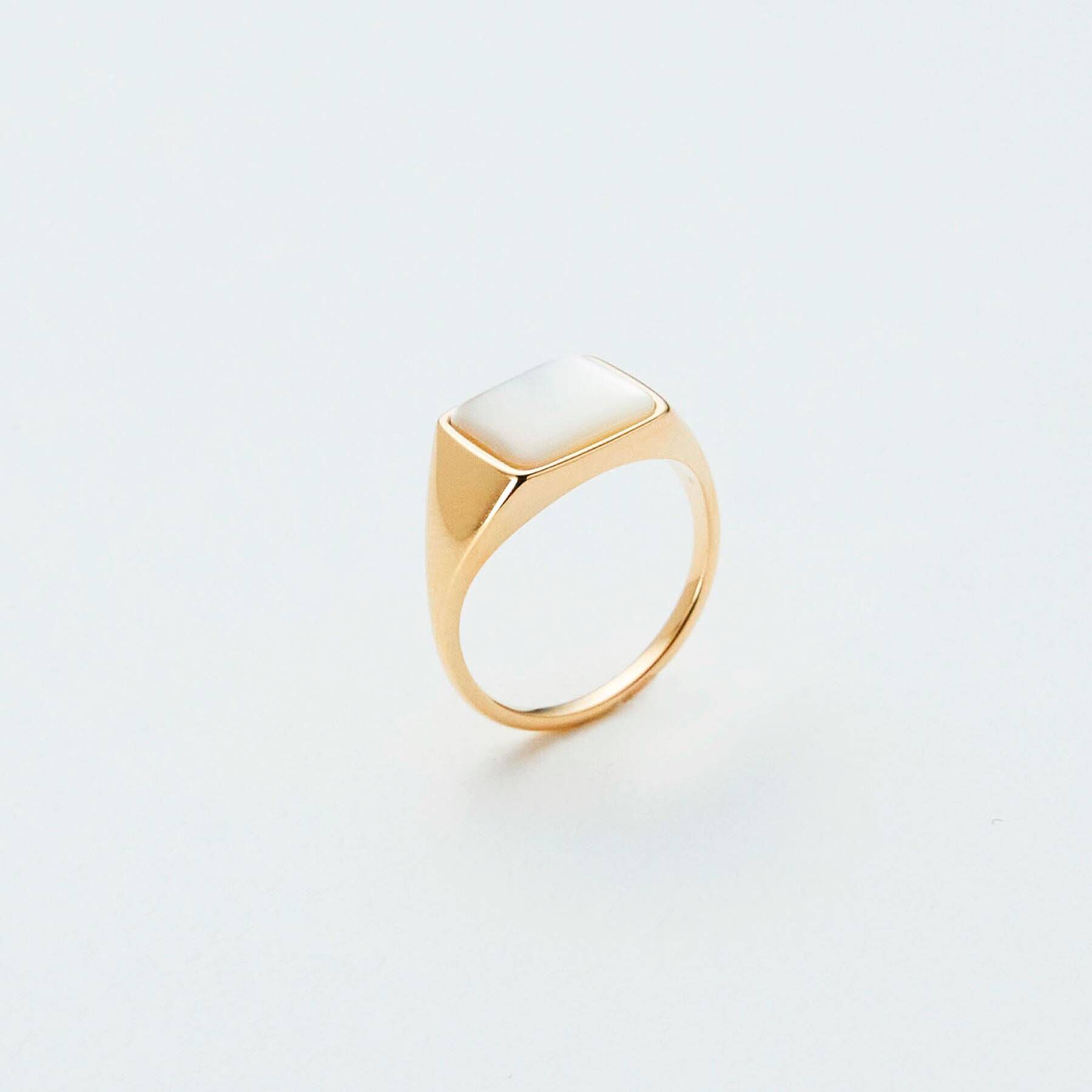 COCOSHNIK「K10カラーストーン（白蝶貝）シグネットリング」|リング|