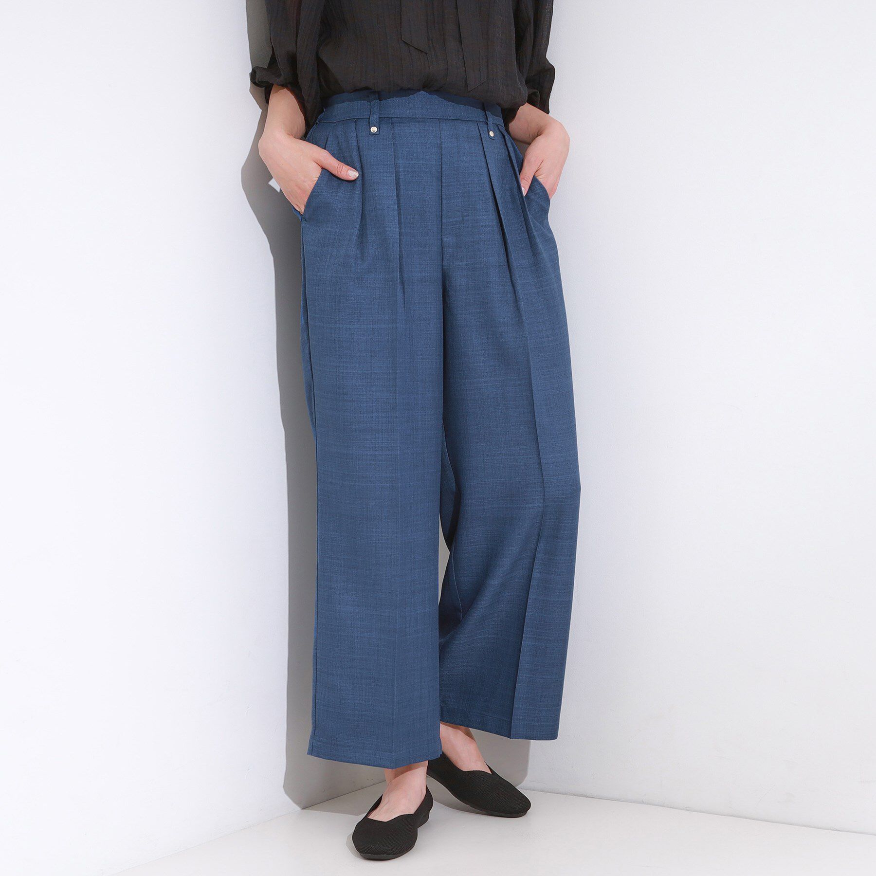 SHOO･LA･RUE「【S-LL/洗濯後しわになりにくい】ゴールドパーツできれい見え 麻調タックワイドパンツ」|その他|ブルー(092)