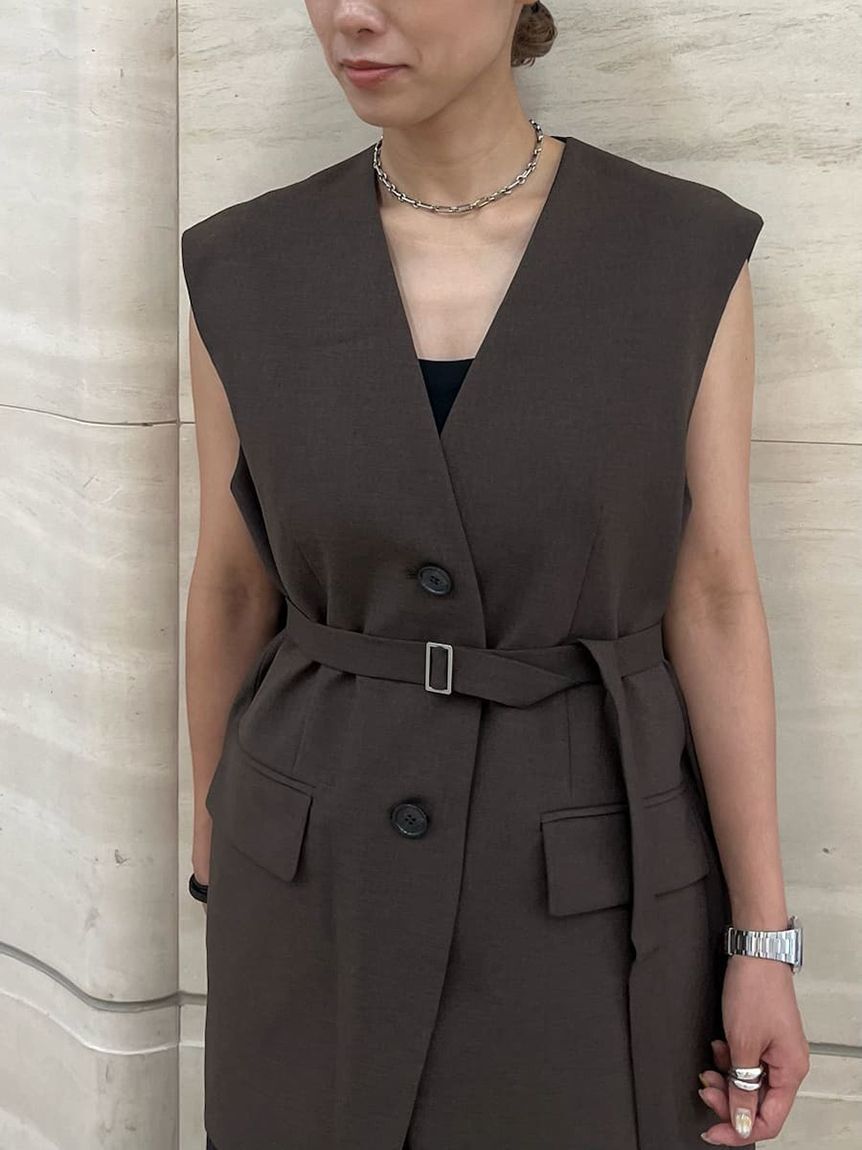 Mila Owen「共ベルト付きオーバーサイズノーカラーベスト」|ダウンベスト・ベスト|