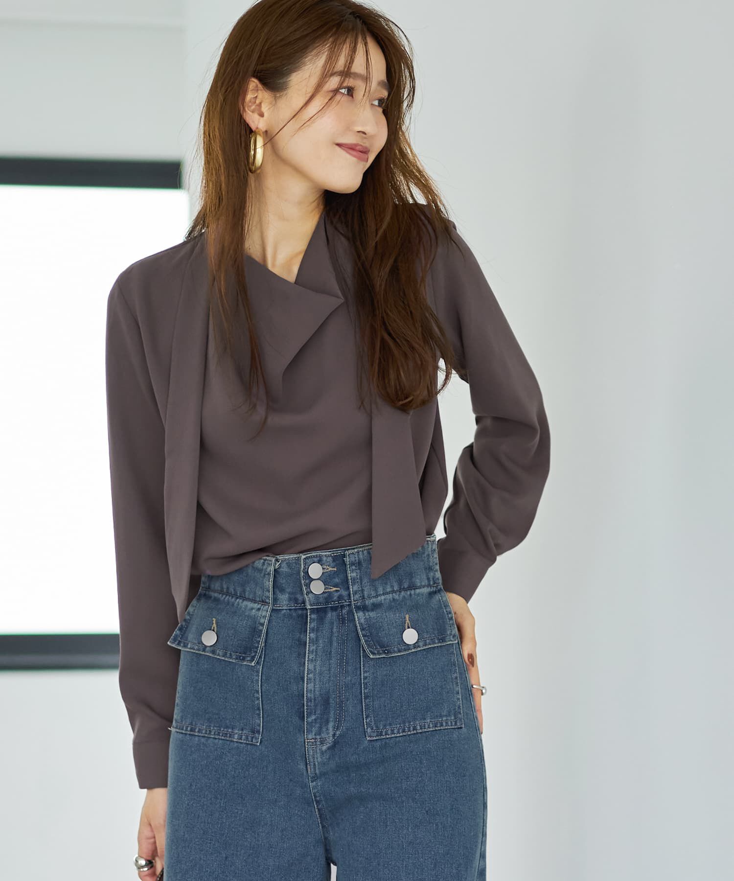 STYLE DELI「タイ付き首元ドレープブラウス」|シャツ・ブラウス|アッシュブラウン