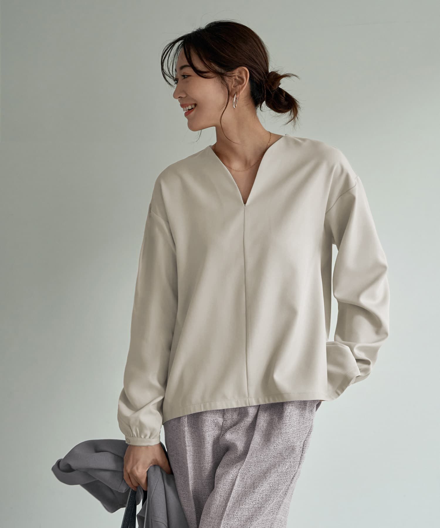 STYLE DELI「【LUXE】ハートVネックブラウス」|シャツ・ブラウス|エアリーグレー