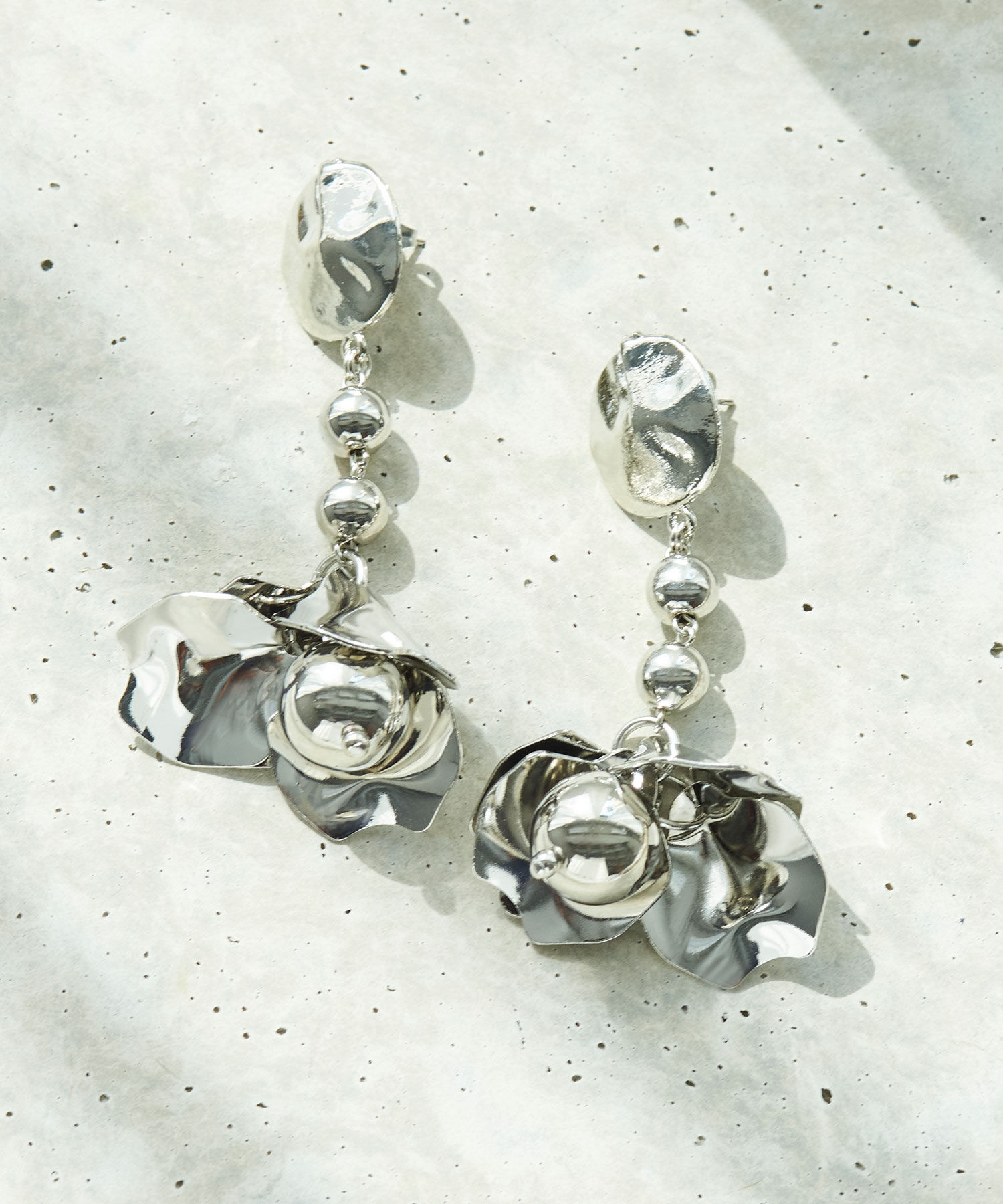 Phoebe+「【sfy】metallic pedalピアス　シルバー」|ピアス|