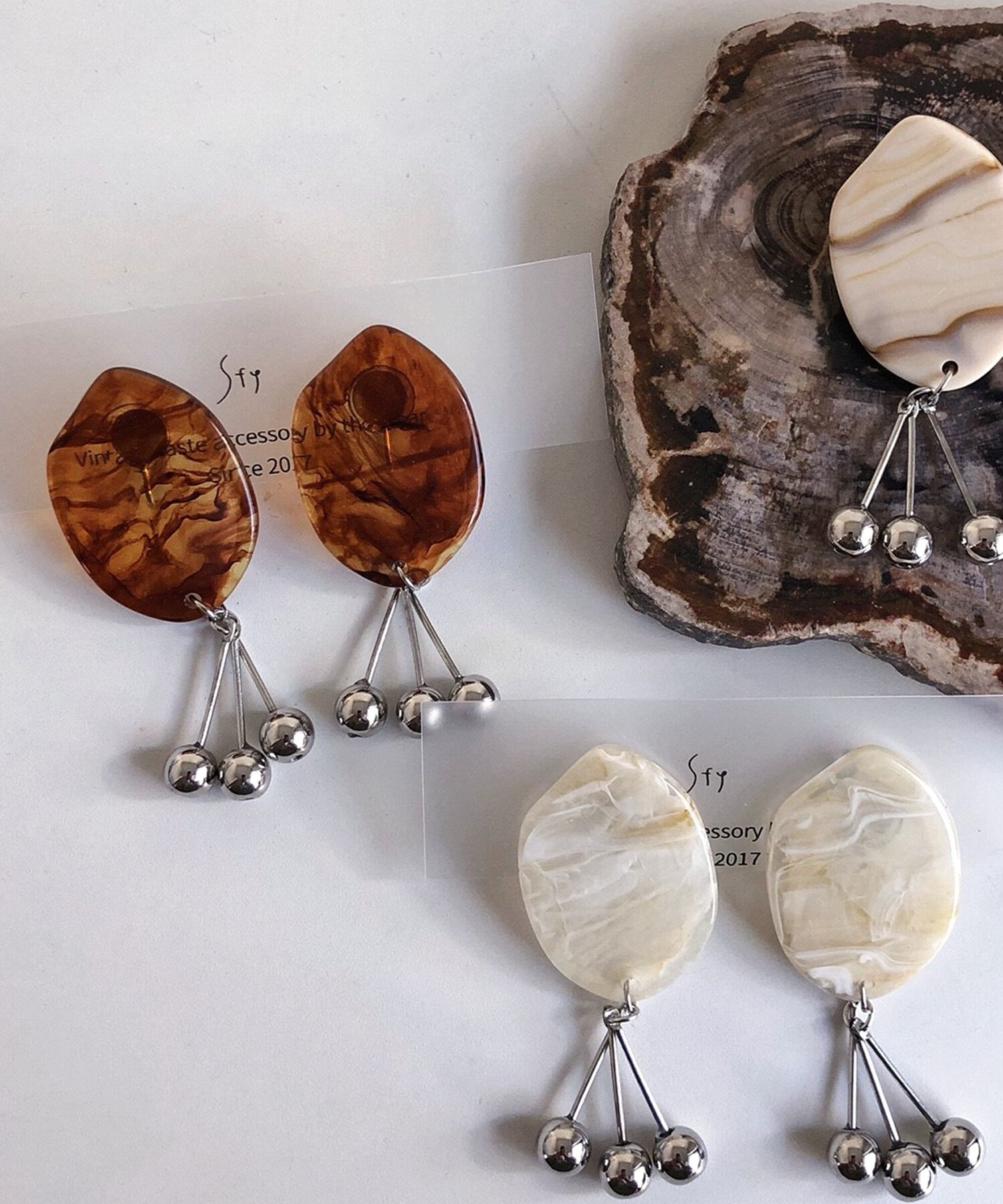 Phoebe+「【sfy】slice drop　ピアス　ブラウン」|ピアス|