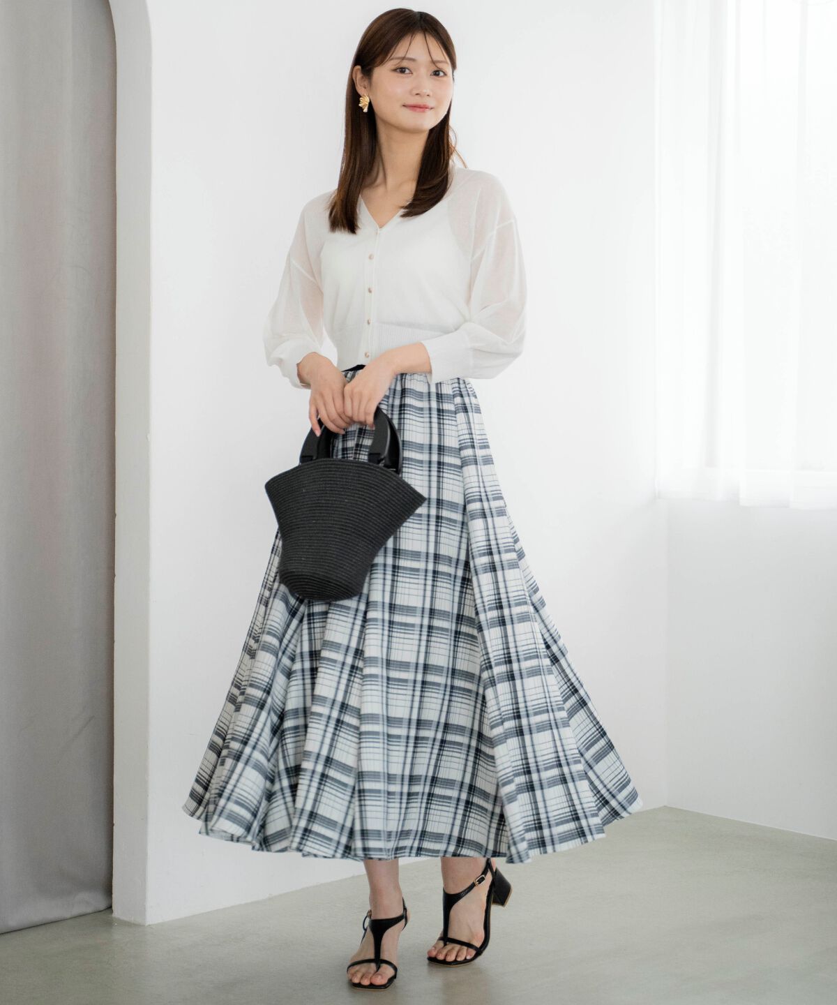 アンドクチュール「シャイニーシアーⅤネックカーディガン」|カーディガン|