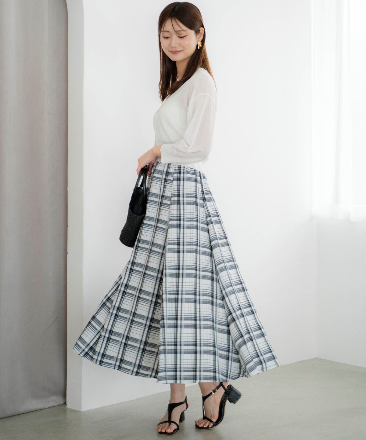 アンドクチュール「シャイニーシアーⅤネックカーディガン」|カーディガン|