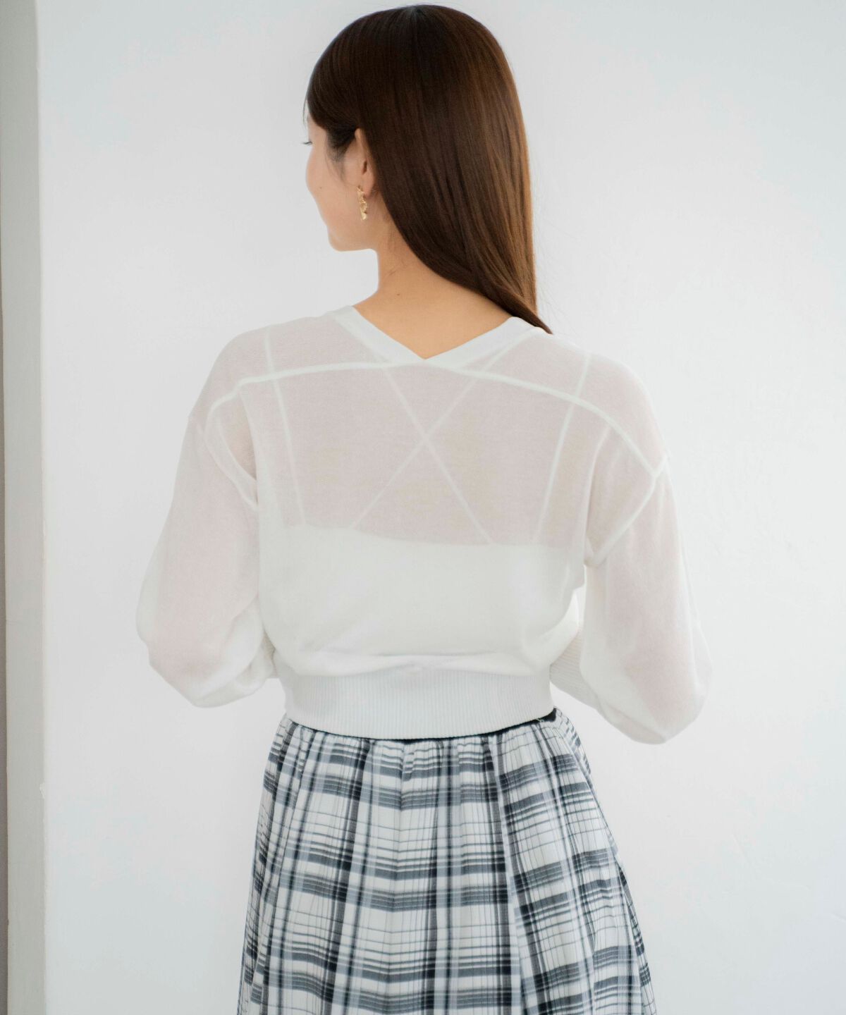 アンドクチュール「シャイニーシアーⅤネックカーディガン」|カーディガン|