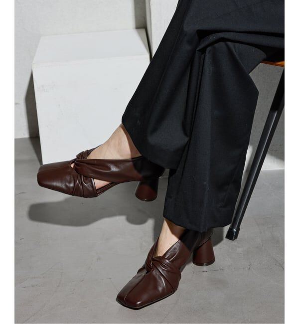 GRISE「《予約》GRISE6cmレザースクエアツイストパンプス」|パンプス|ブラウン