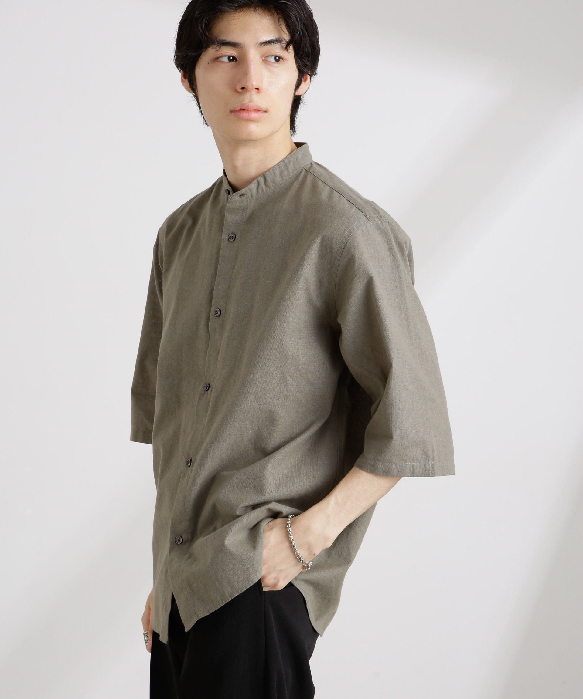 nano･universe「クールマックスリネンバンドカラー7分袖」|シャツ・ブラウス|L.カーキ1