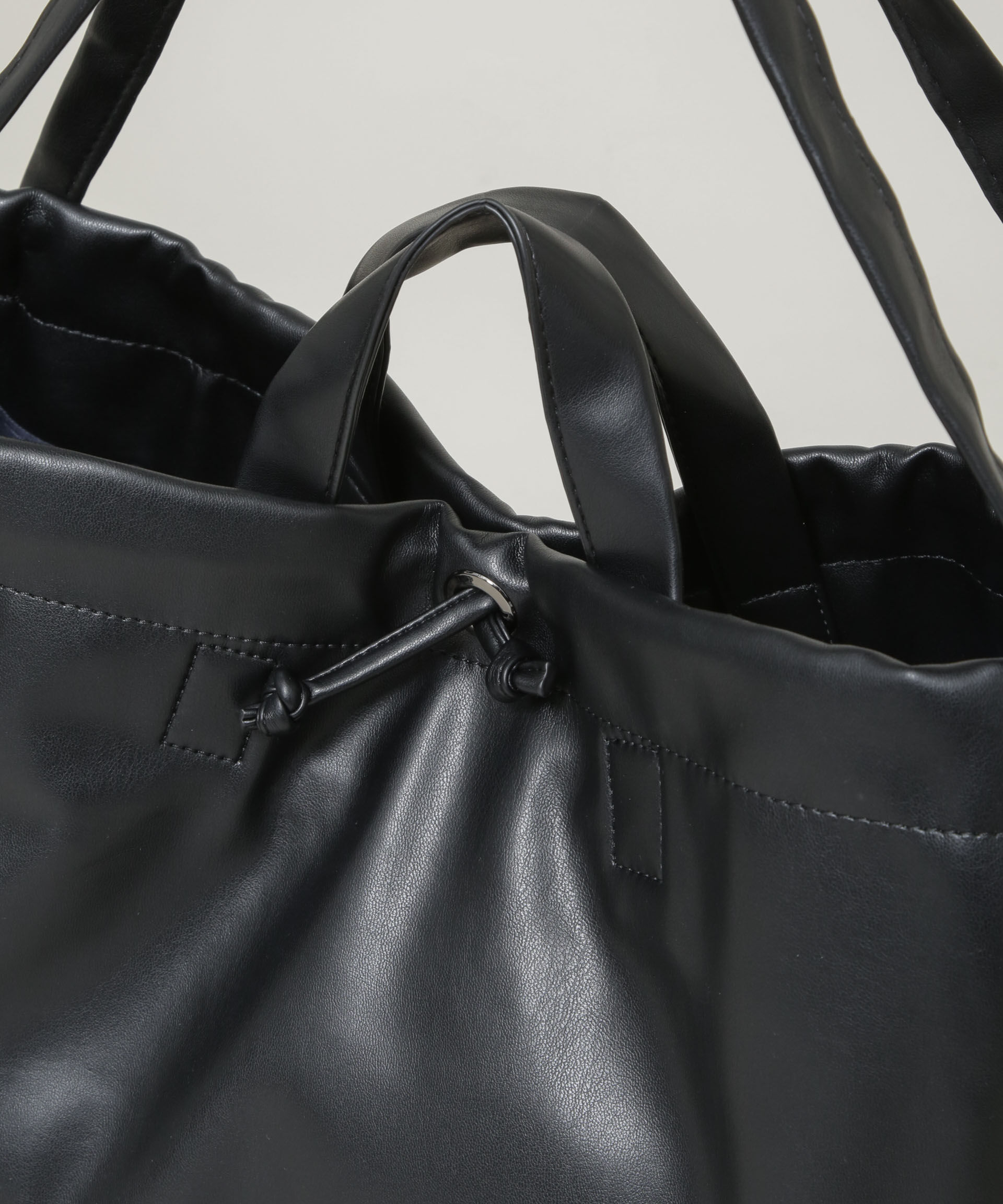 nano･universe「HVISK/Sage Medium Black」|ショルダー・メッセンジャー|