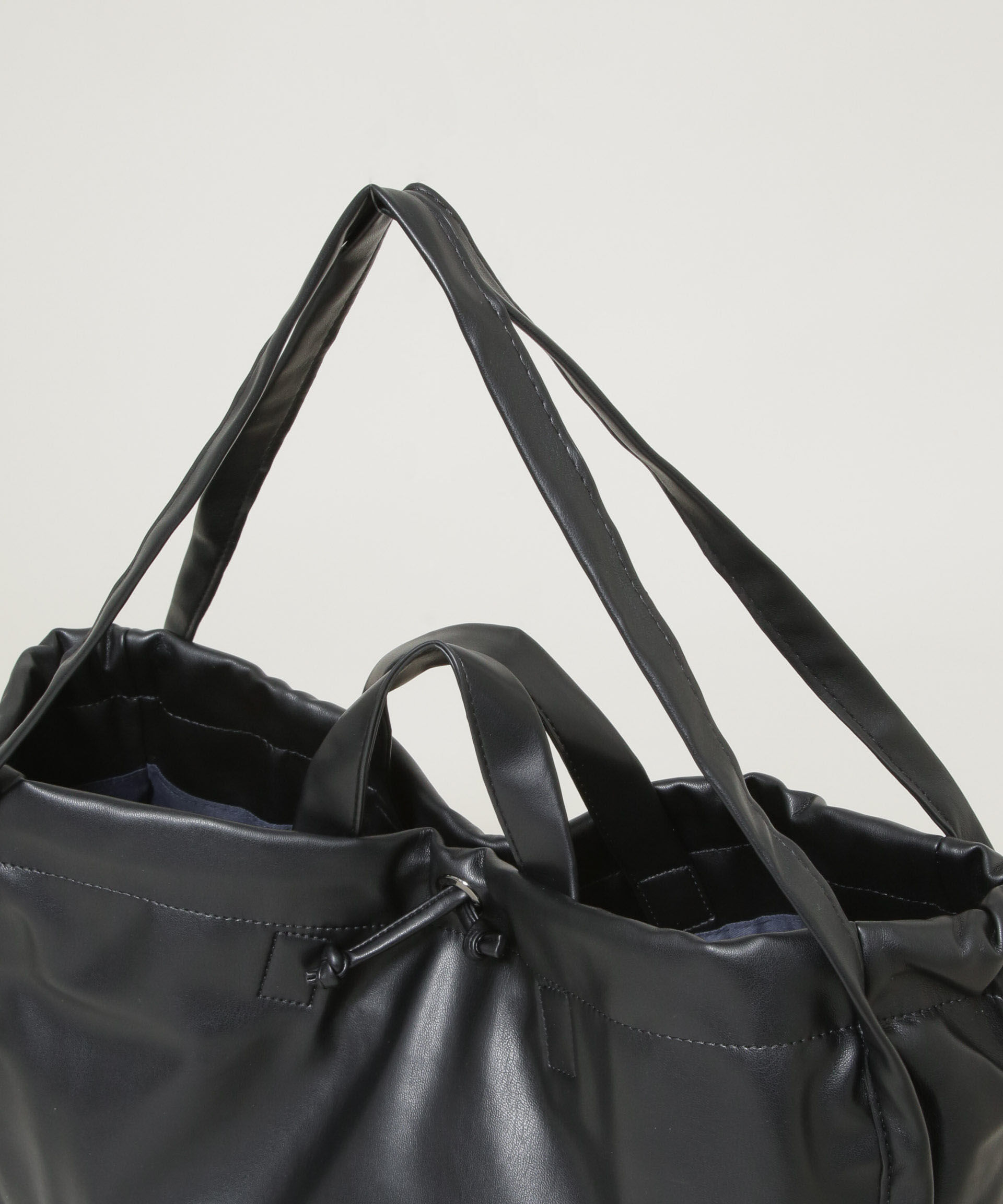 nano･universe「HVISK/Sage Medium Black」|ショルダー・メッセンジャー|