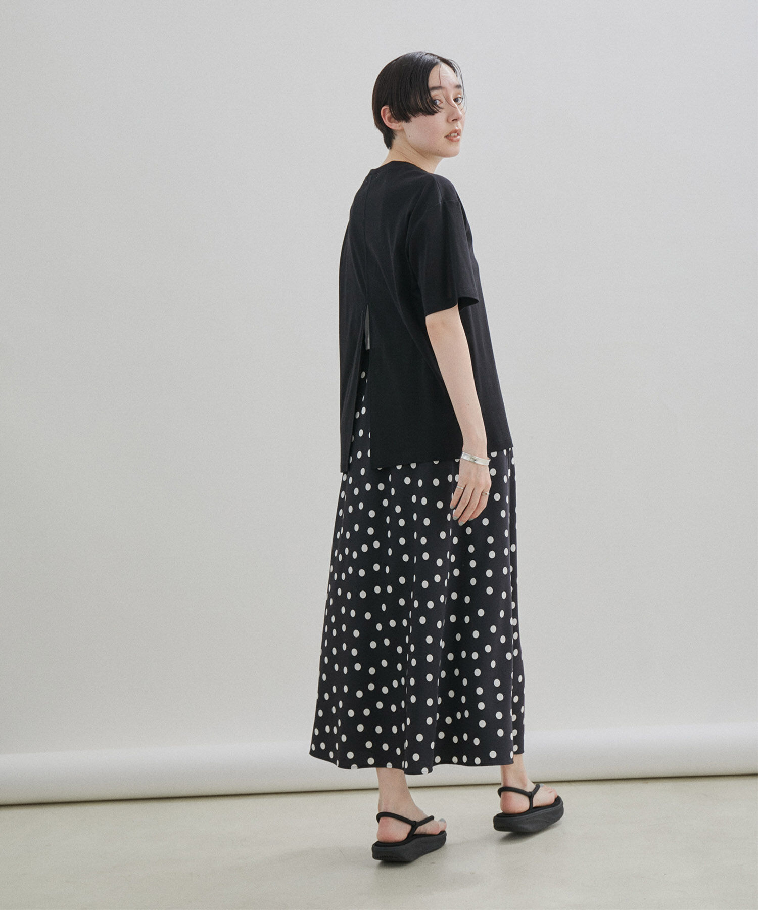 SALON adam et rope'「【WEB限定】【接触冷感・吸水速乾】バックスリットシアーTシャツ」|Tシャツ・カットソー|