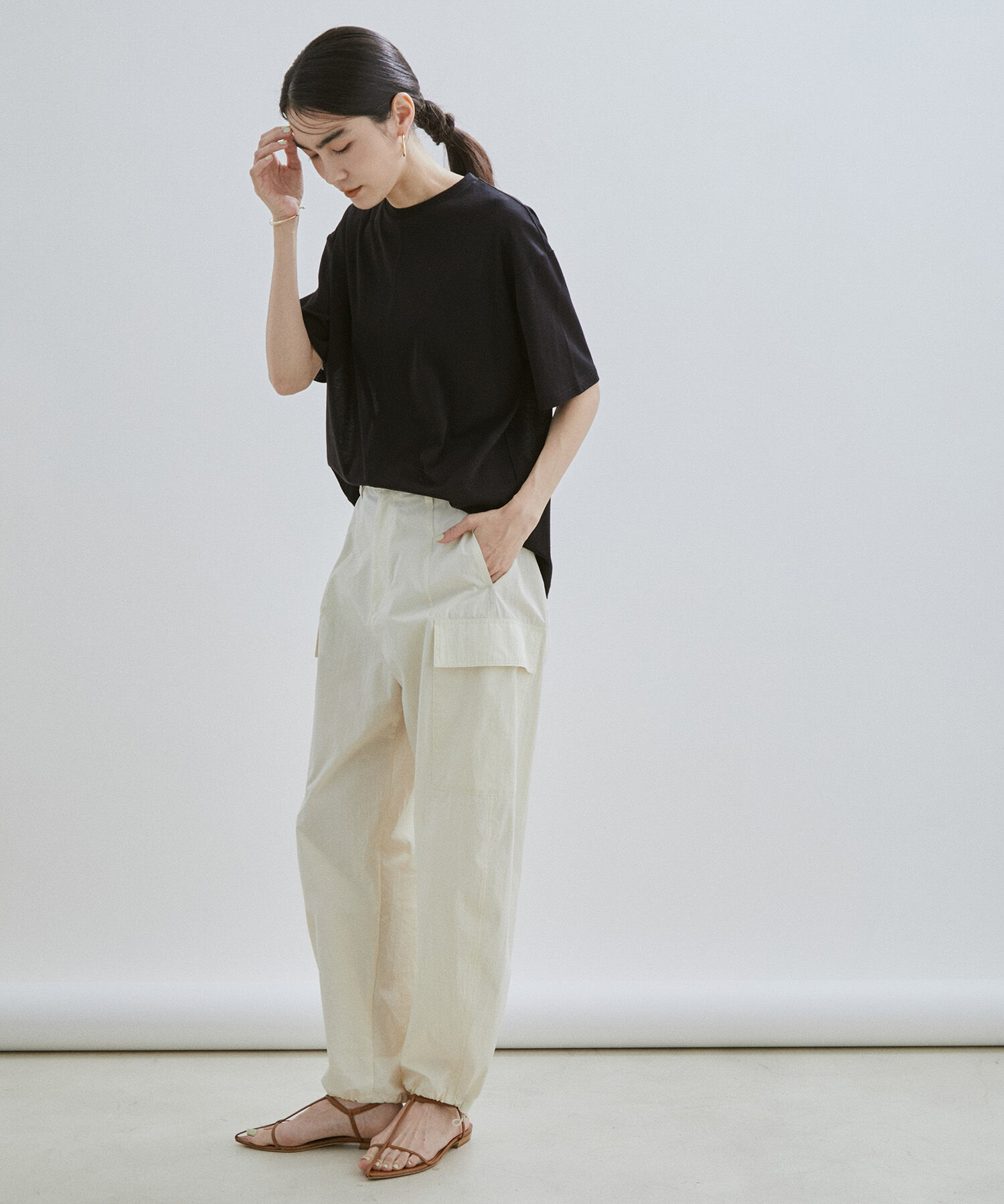 SALON adam et rope'「【WEB限定】【接触冷感・吸水速乾】バックスリットシアーTシャツ」|Tシャツ・カットソー|