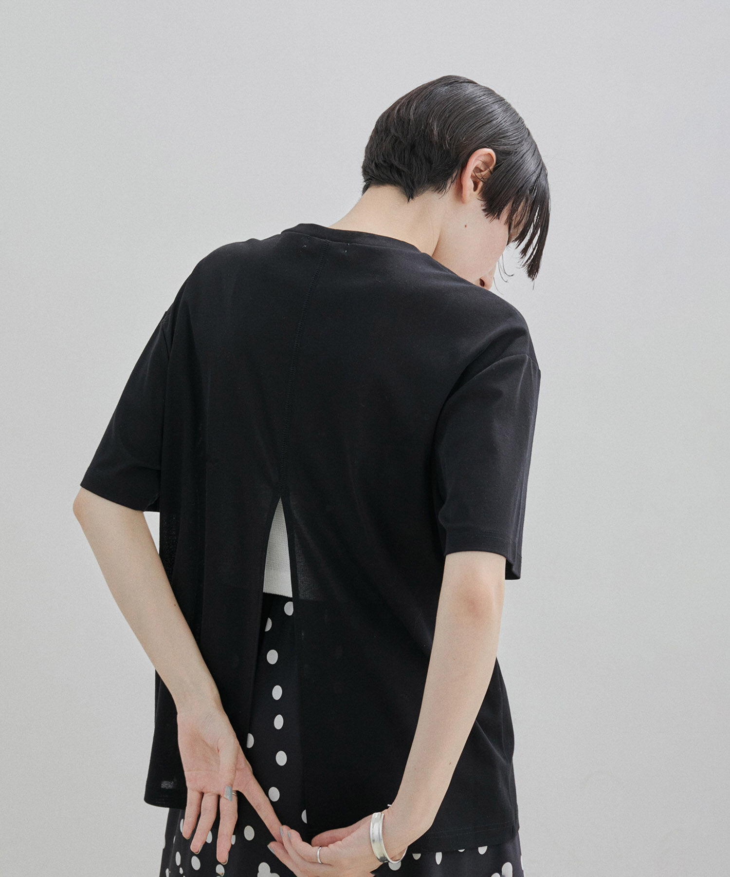 SALON adam et rope'「【WEB限定】【接触冷感・吸水速乾】バックスリットシアーTシャツ」|Tシャツ・カットソー|