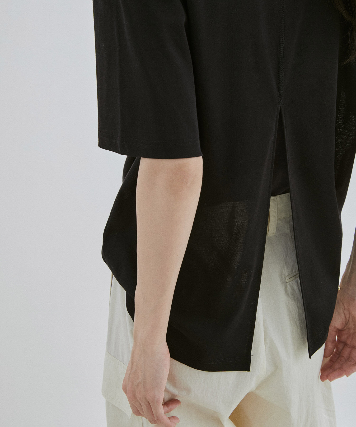 SALON adam et rope'「【WEB限定】【接触冷感・吸水速乾】バックスリットシアーTシャツ」|Tシャツ・カットソー|