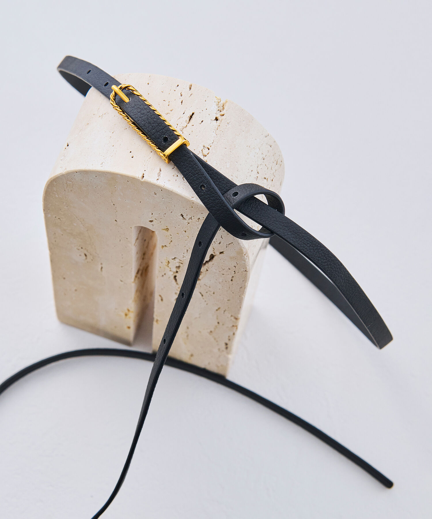 ROPE'「ツイストバックル ロング細ベルト【メディア掲載】」|ベルト|ブラック(01)