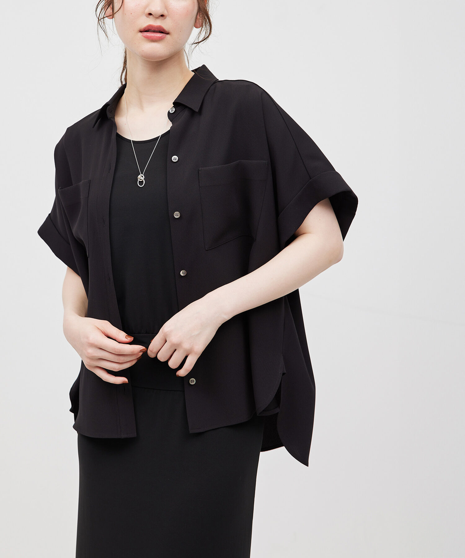 ROPE「【新色追加】トリアセバックサテンフラップシャツ/セットアップ対応【メディア掲載】」|シャツ・ブラウス|ブラック(01)