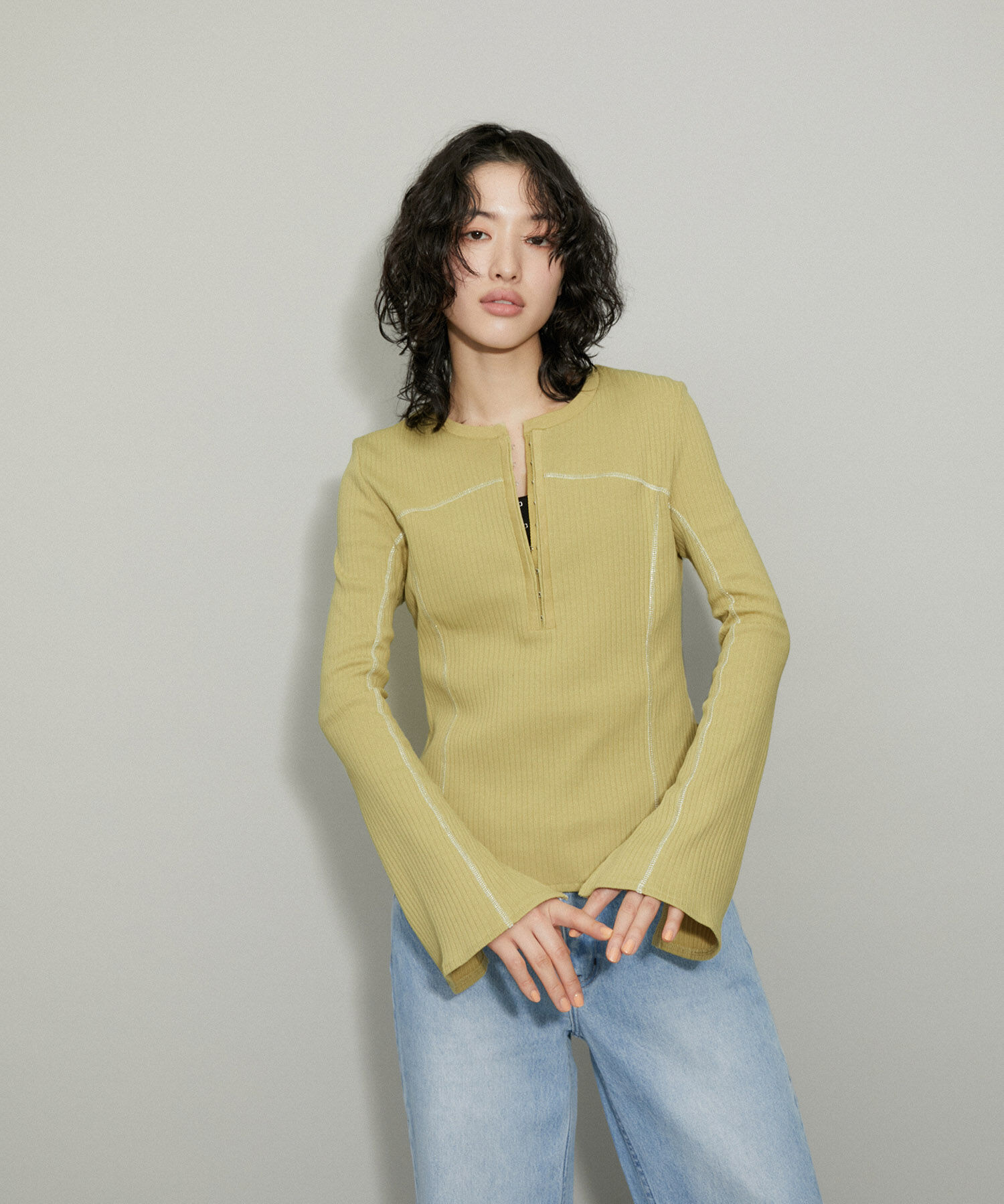 ADAM ET ROPE'「【WEB限定】フレアスリーブフロントホックロンT」|Tシャツ・カットソー|オリーブ(37)