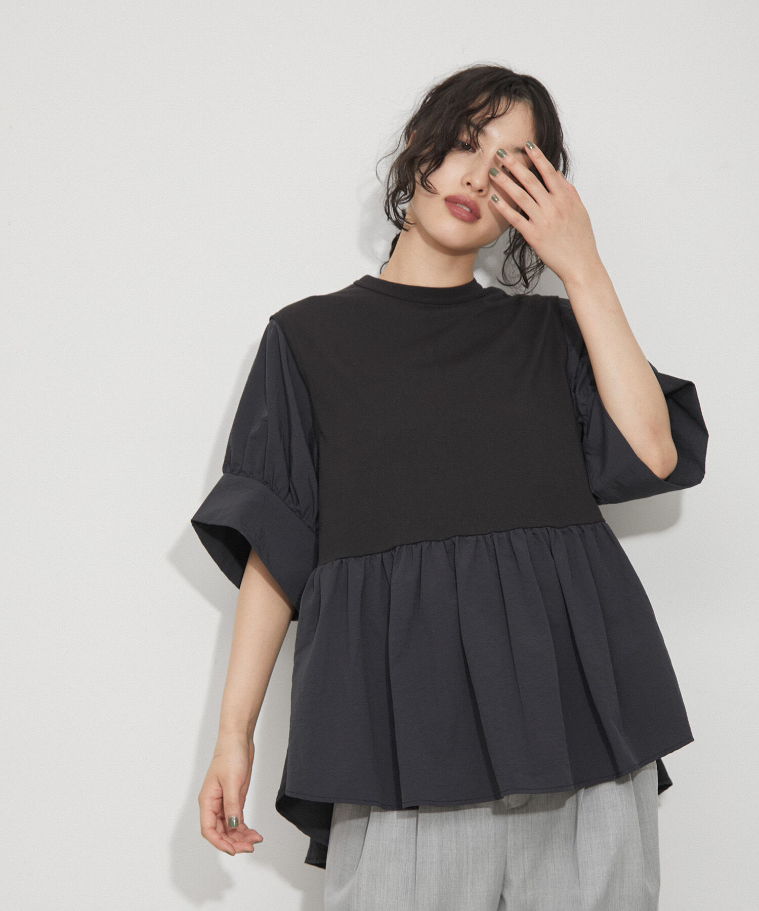 ADAM ET ROPE'「【再入荷・サステナブル・洗える・UVカット】バウンスカフスプルオーバー」|Tシャツ・カットソー|ブラック(01)