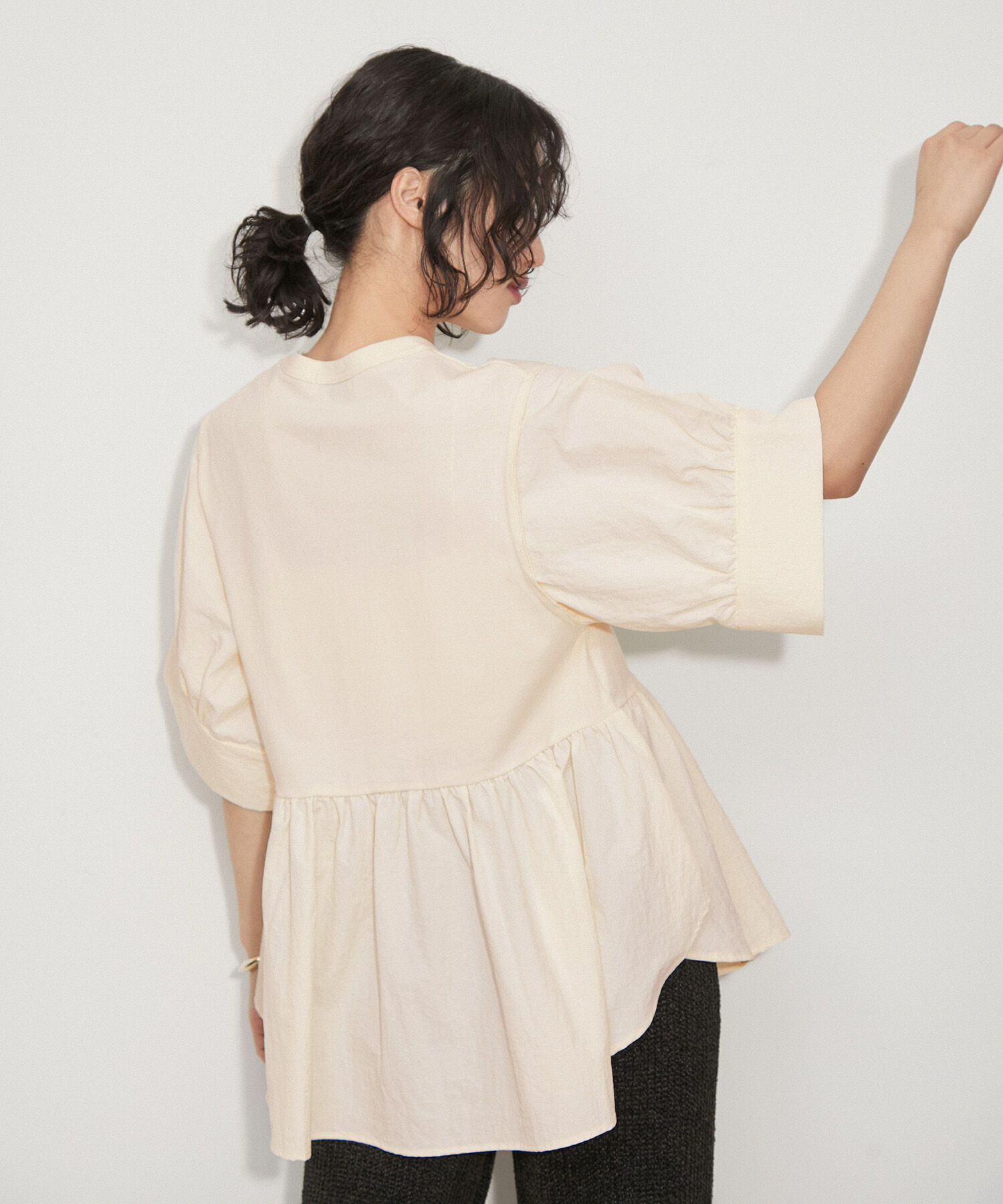 ADAM ET ROPE'「【再入荷・サステナブル・洗える・UVカット】バウンスカフスプルオーバー」|Tシャツ・カットソー|オフホワイト(15)