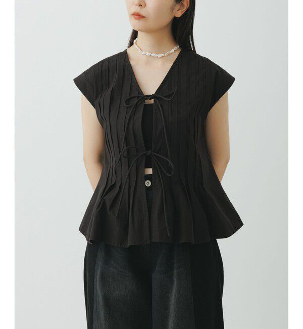ADAM ET ROPE'「【サステナブル】タックフレアジレブラウス」|シャツ・ブラウス|ブラック(01)