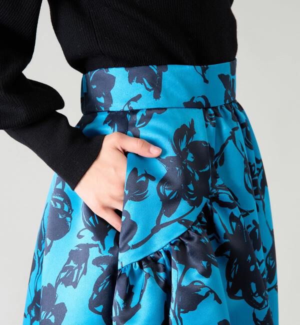 TIARA「シルエットフラワープリントサイドギャザーフレアスカート」|スカート|