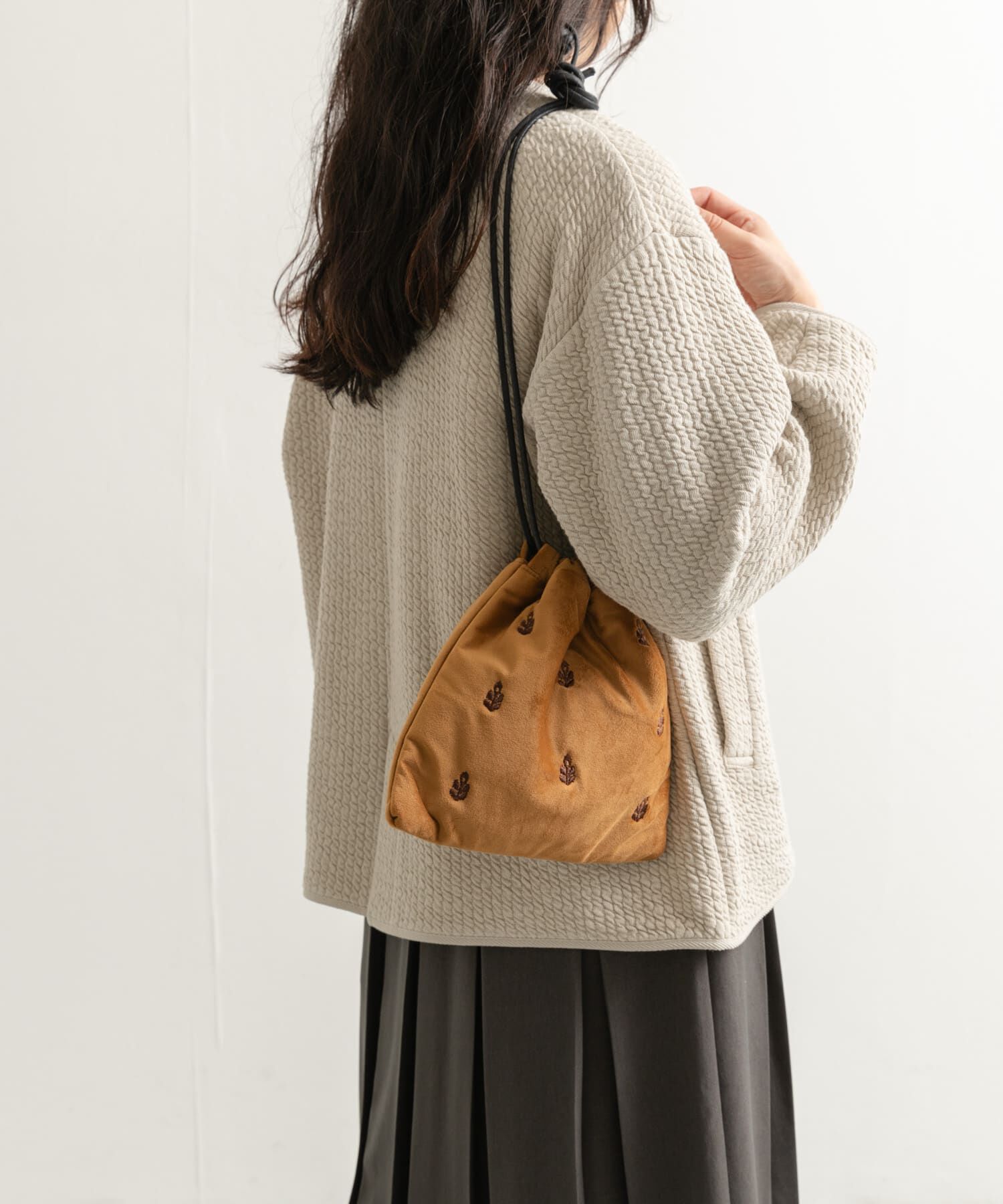 URBAN RESEARCH DOORS「『別注』beej&times;DOORS　刺繍巾着バッグ」|ショルダー・メッセンジャー|