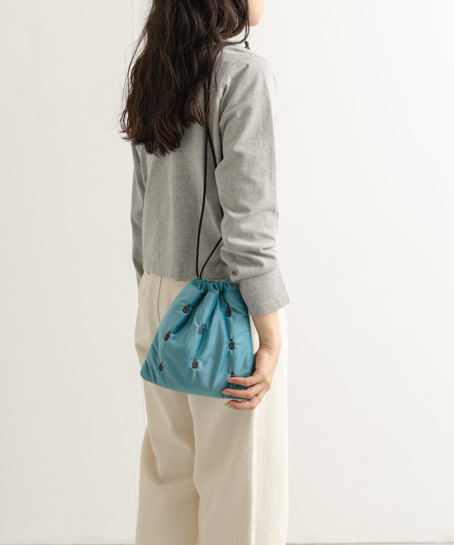 URBAN RESEARCH DOORS「『別注』beej&times;DOORS　刺繍巾着バッグ」|ショルダー・メッセンジャー|