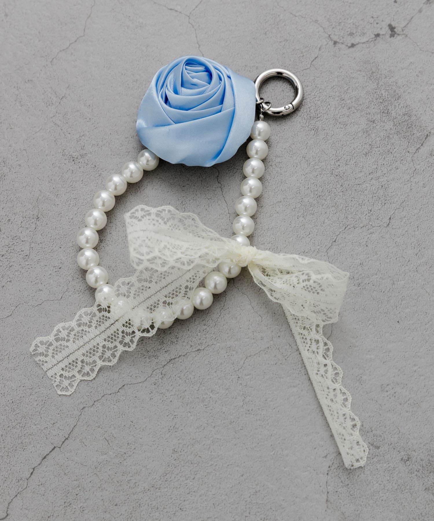 SMELLY「ローズレースリボンストラップ」|チャーム・キーホルダー|ホワイト系その他