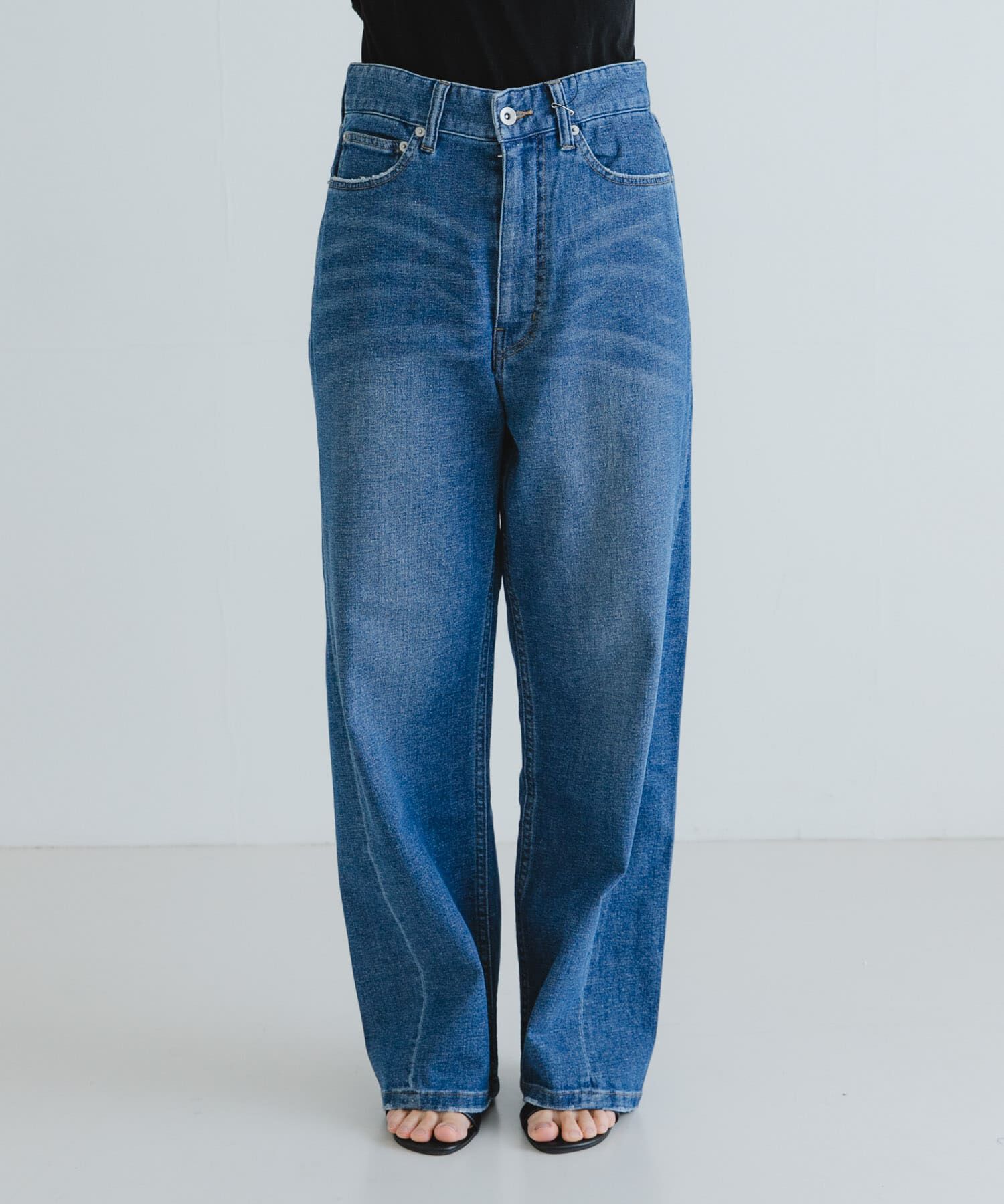 URBAN RESEARCH「『3サイズ展開』綿麻デニムワイドストレートパンツ」|デニム|