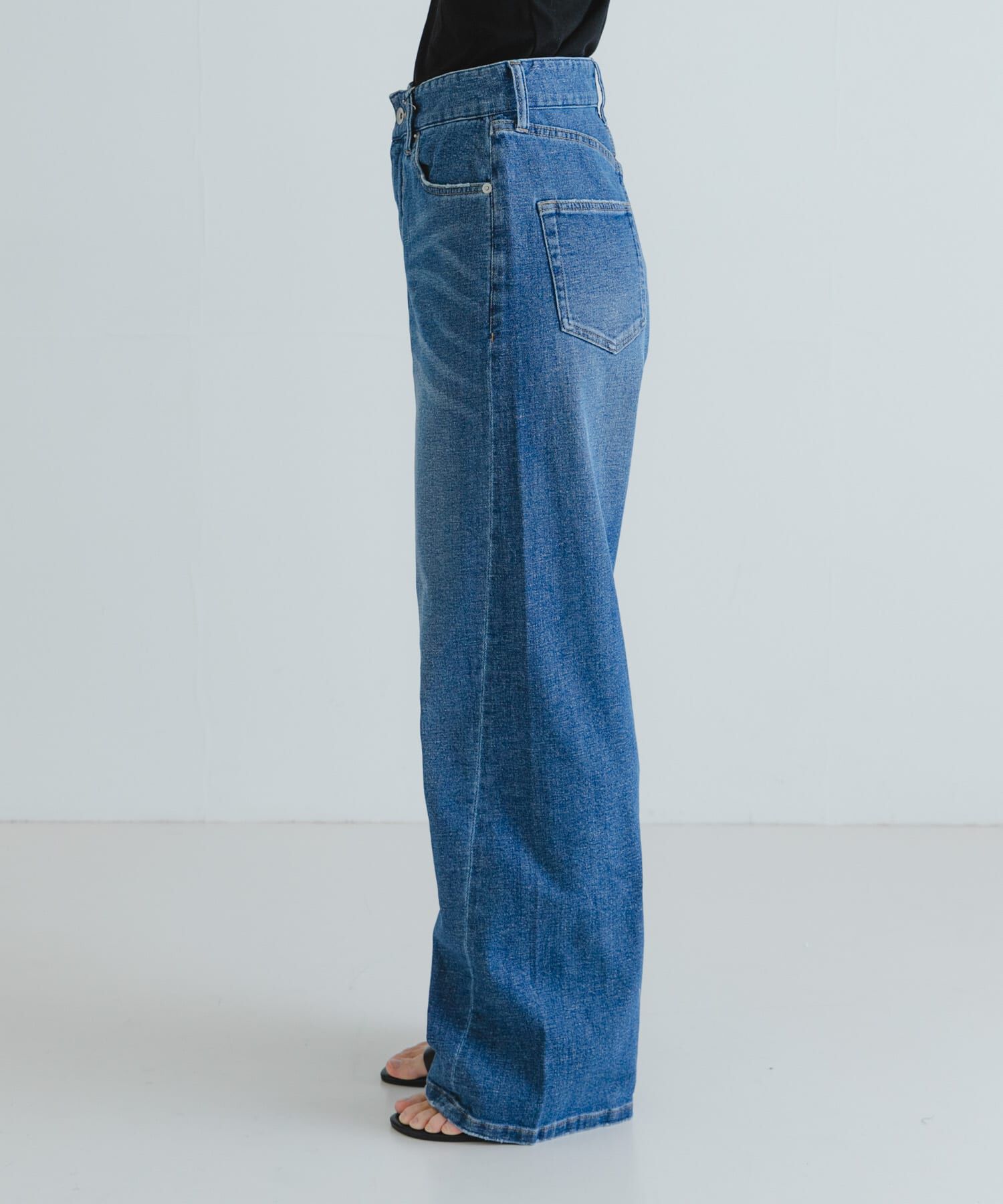 URBAN RESEARCH「『3サイズ展開』綿麻デニムワイドストレートパンツ」|デニム|