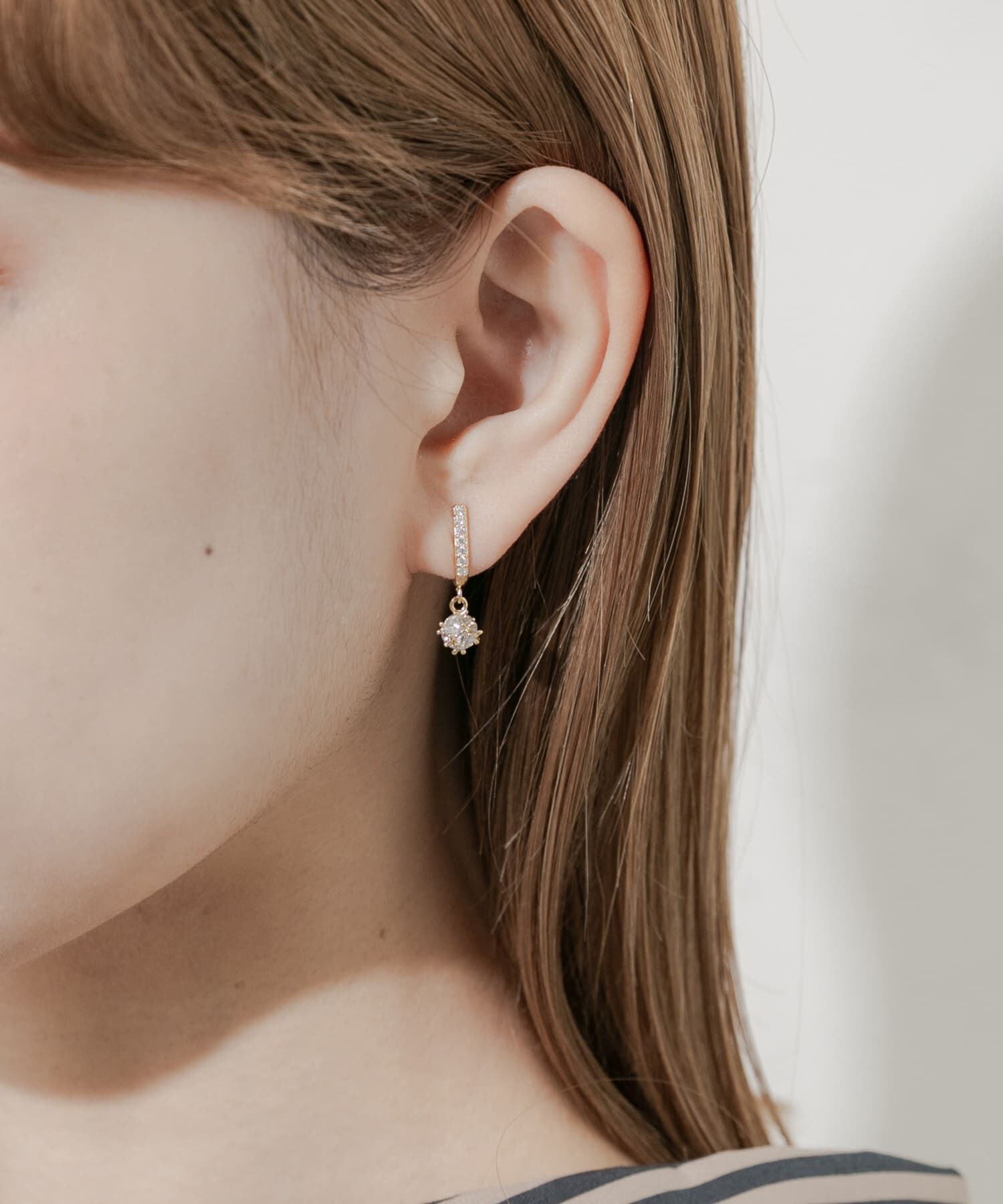 SMELLY「スクエアビジューオメガイヤリング」|イヤリング|