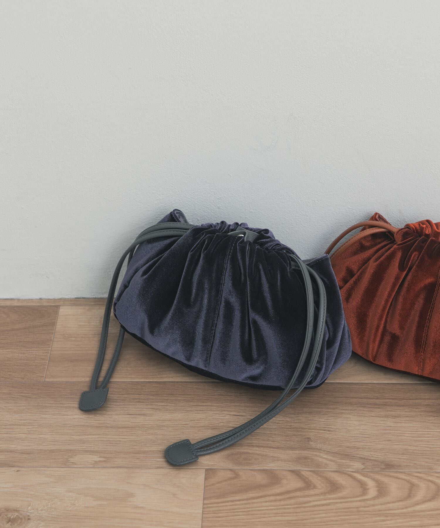 URBAN RESEARCH DOORS「2wayベロア巾着ショルダー」|ショルダー・メッセンジャー|ネイビー