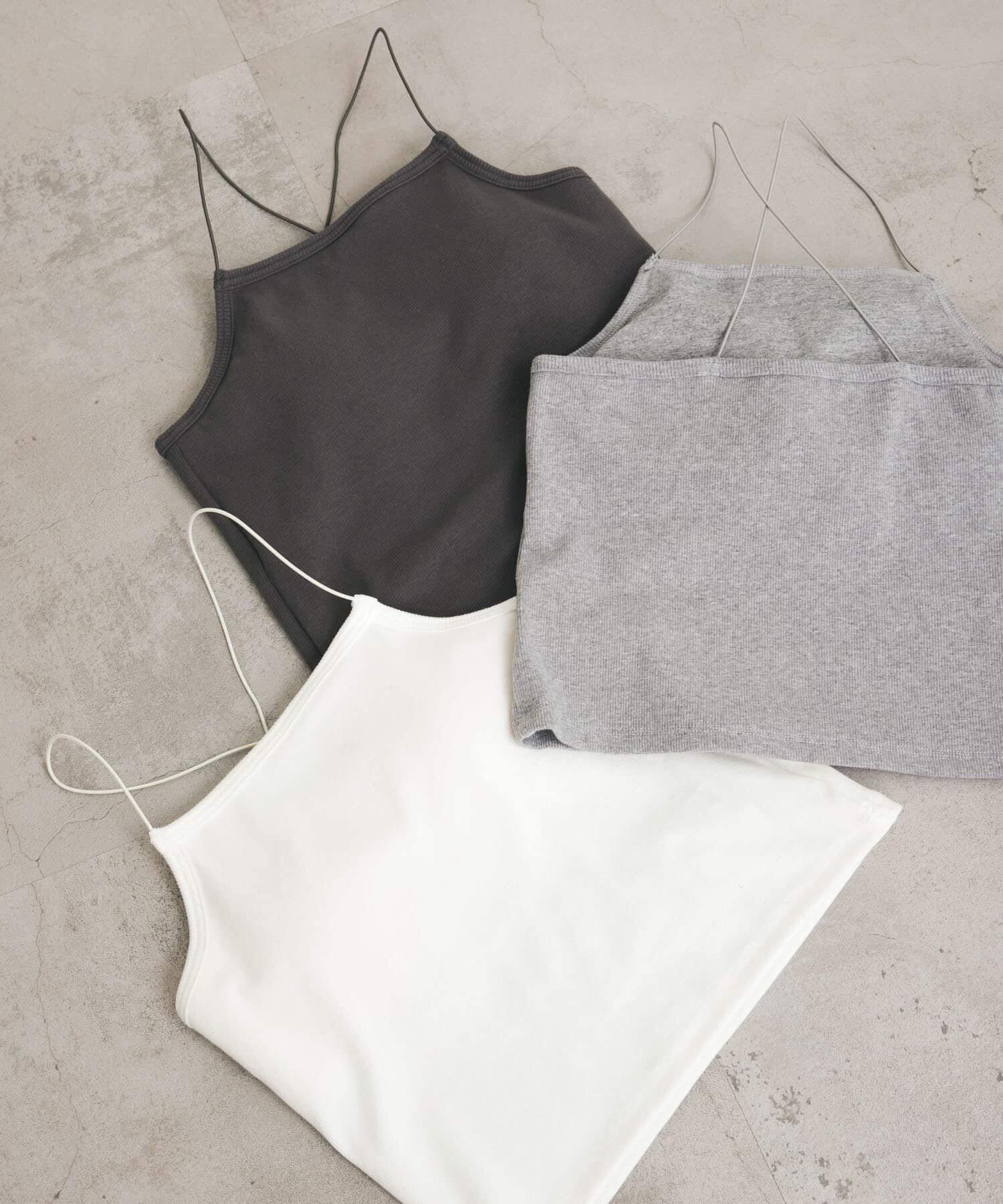  「カップ付きクロップドキャミソール」|キャミソール|