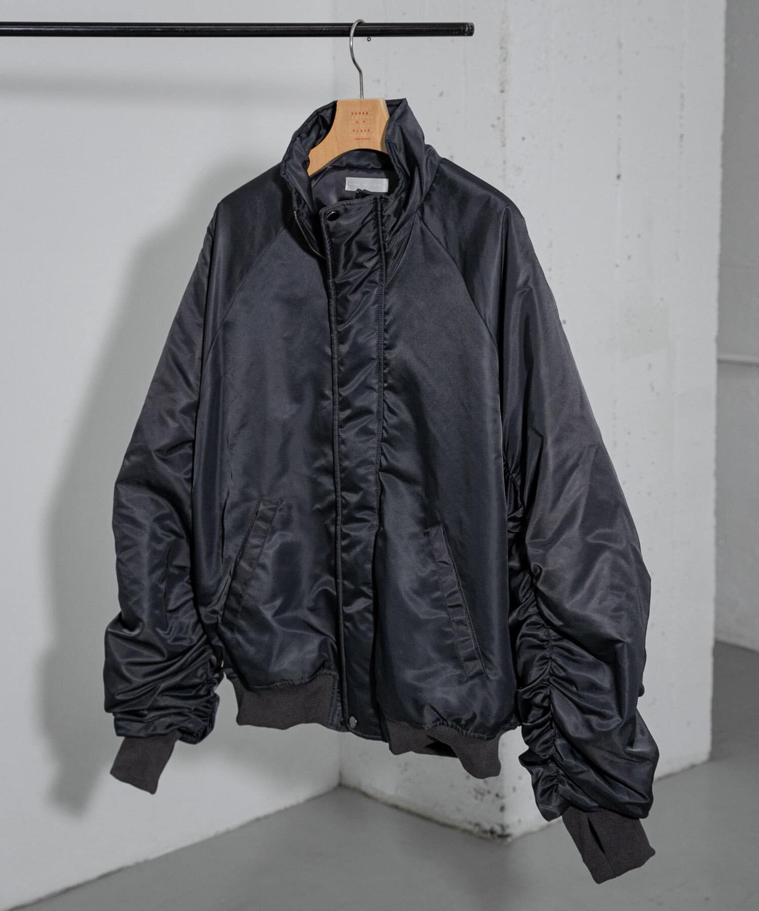 SENSE OF PLACE by URBAN RESEARCH「『ユニセックス』ナイロンギャザースタンドブルゾン」|その他|グレー