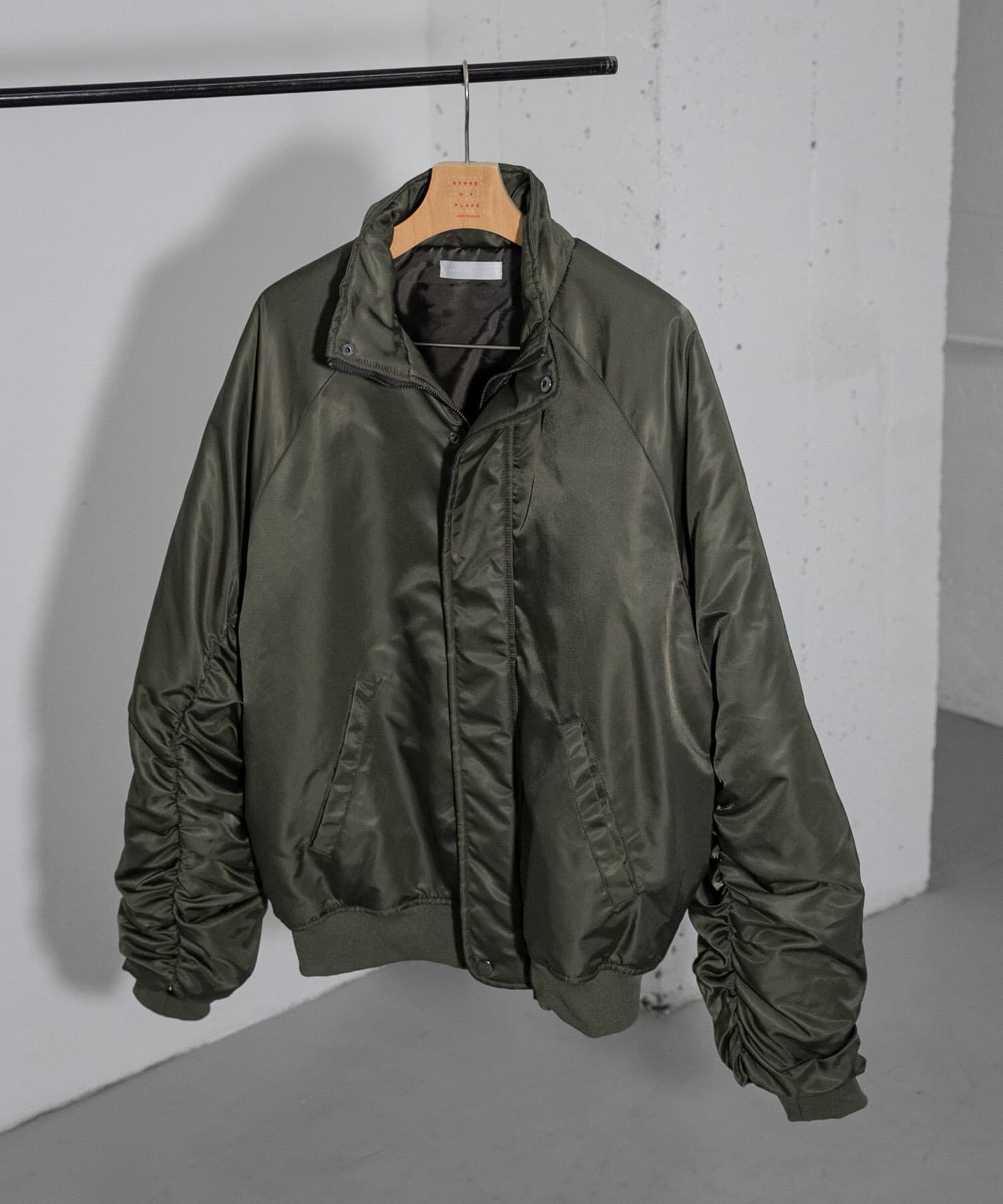 SENSE OF PLACE by URBAN RESEARCH「『ユニセックス』ナイロンギャザースタンドブルゾン」|その他|