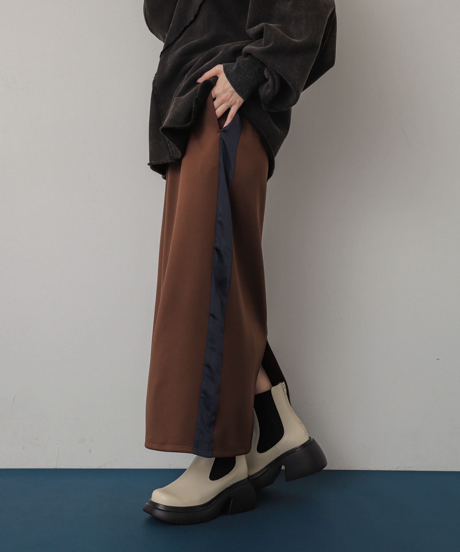 SENSE OF PLACE by URBAN RESEARCH「サテンキリカエラインスカート」|スカート|