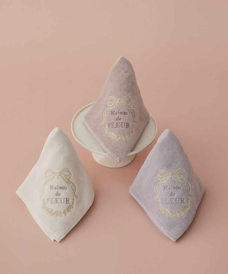 Maison de FLEUR「リボンフレーム刺繍タオルハンカチ」|ハンカチ|